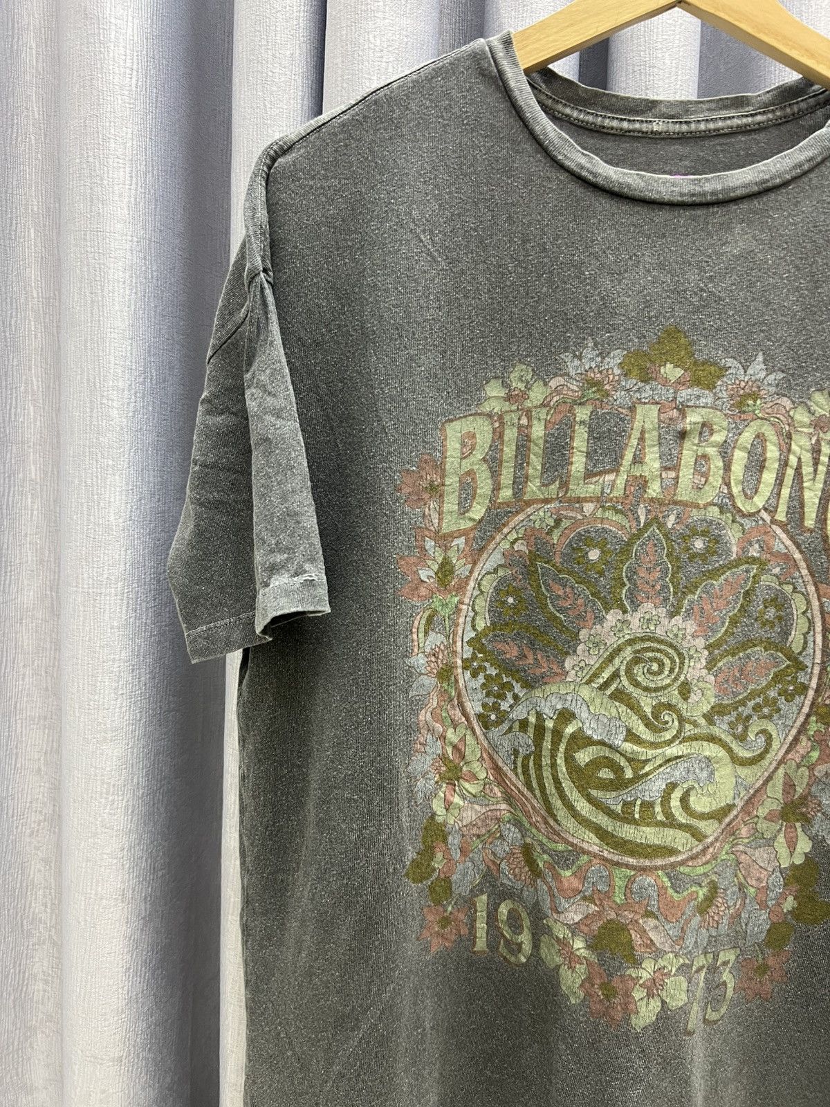Billabong Y2K VINTAGE THRASHED FADED BILLABONG FLORA BOXY SURF TEE Size US L / EU 52-54 / 3 - 2 Thumbnail