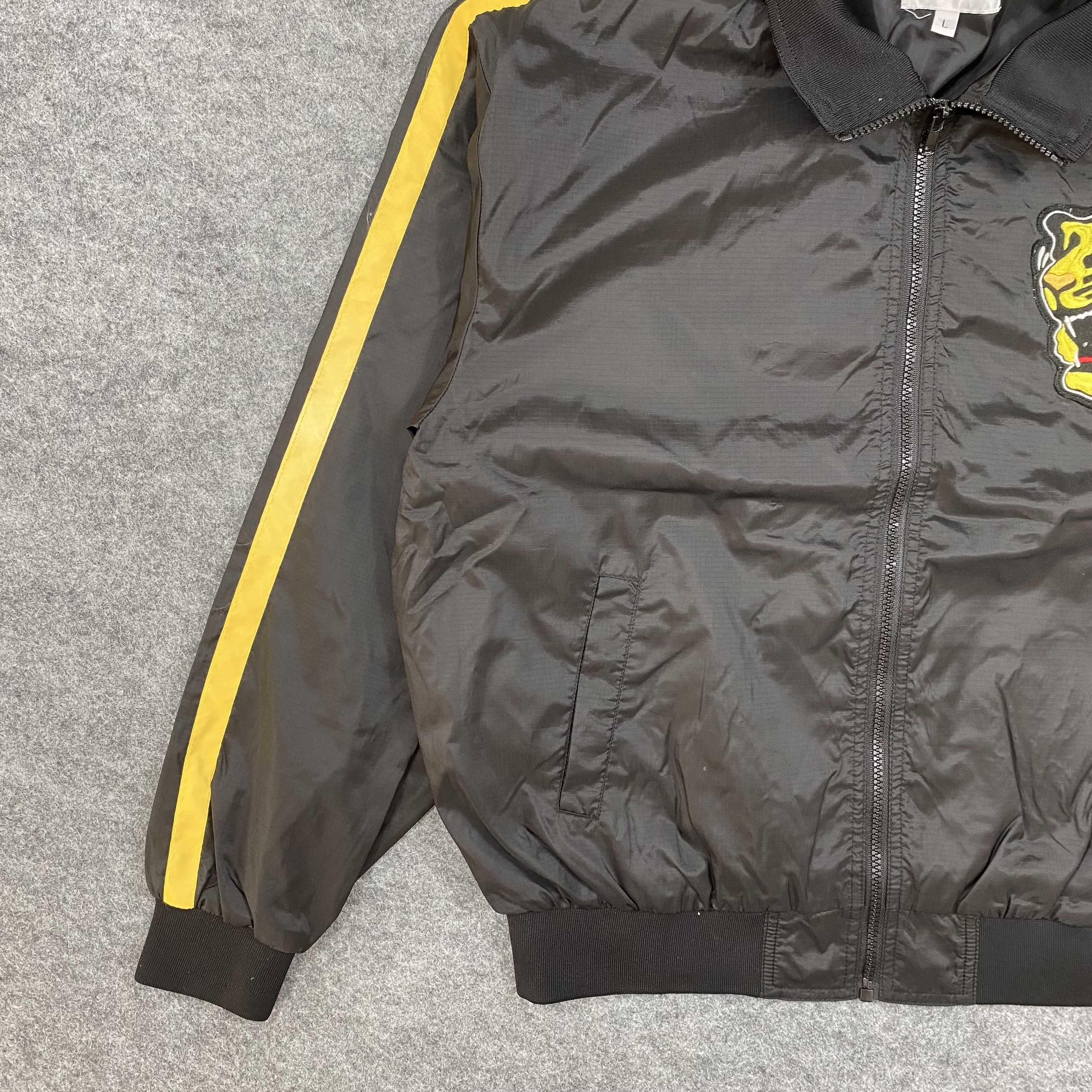 Japanese Brand VINTAGE Hanshin Tigers Japanese Baseball Bomber Jacket-J577 Size US L / EU 52-54 / 3 - 4 Thumbnail
