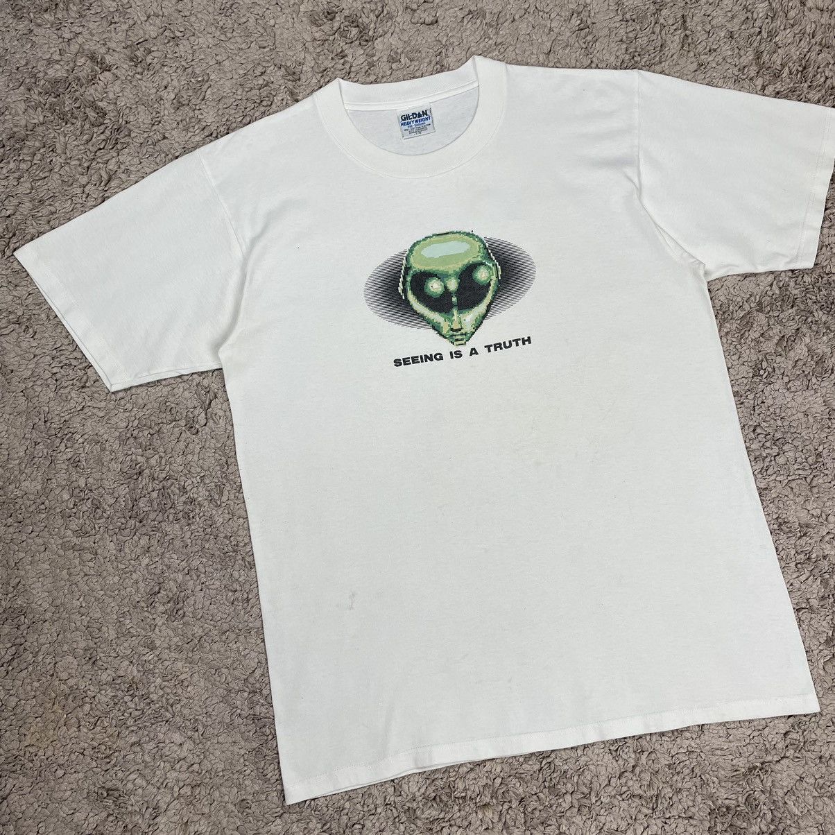 Vintage Vintage Gildan Alien Workshop Centre Logo T-shirt Size US L / EU 52-54 / 3 - 3 Thumbnail