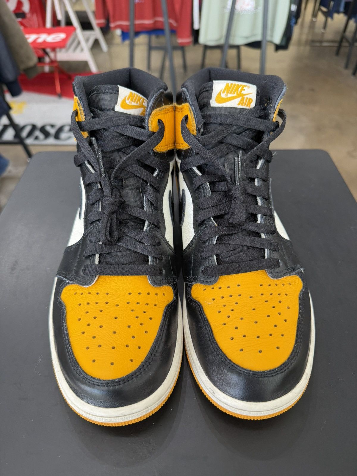 Jordan Brand Air Jordan 1 Taxi Size 9 (2022) Size US 9 / EU 42 - 2 Thumbnail
