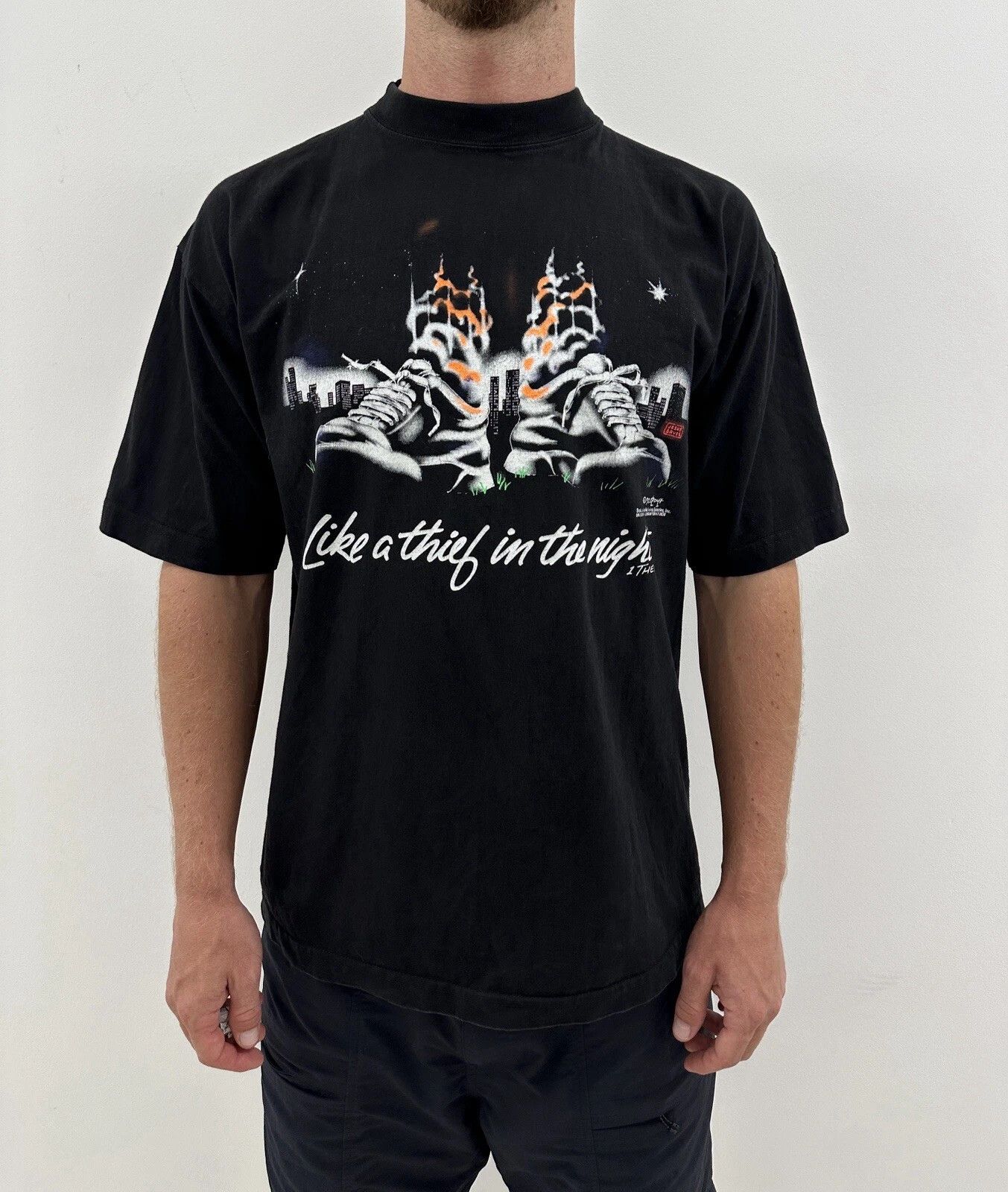 Vintage Vintage 1990s 90s T-Shirt Like a thief in the night 1992 Size US M / EU 48-50 / 2 - 1 Thumbnail