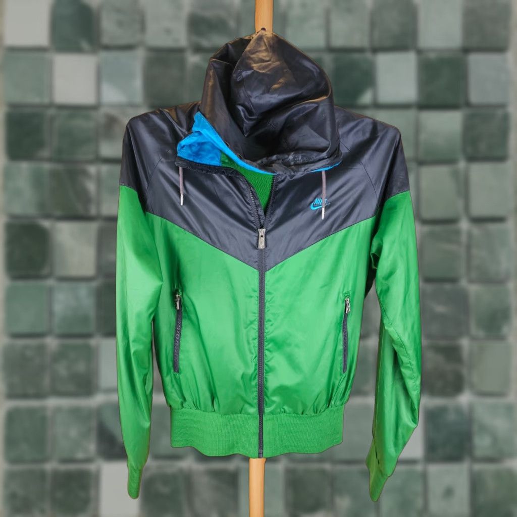Nike VINTAGE Nike Windbreaker Track Top Jacket Medium Mens Green 80s 90s Windbreaker Nylon Jacket Activewear Best Seller Size US M / EU 48-50 / 2 - 1 Thumbnail