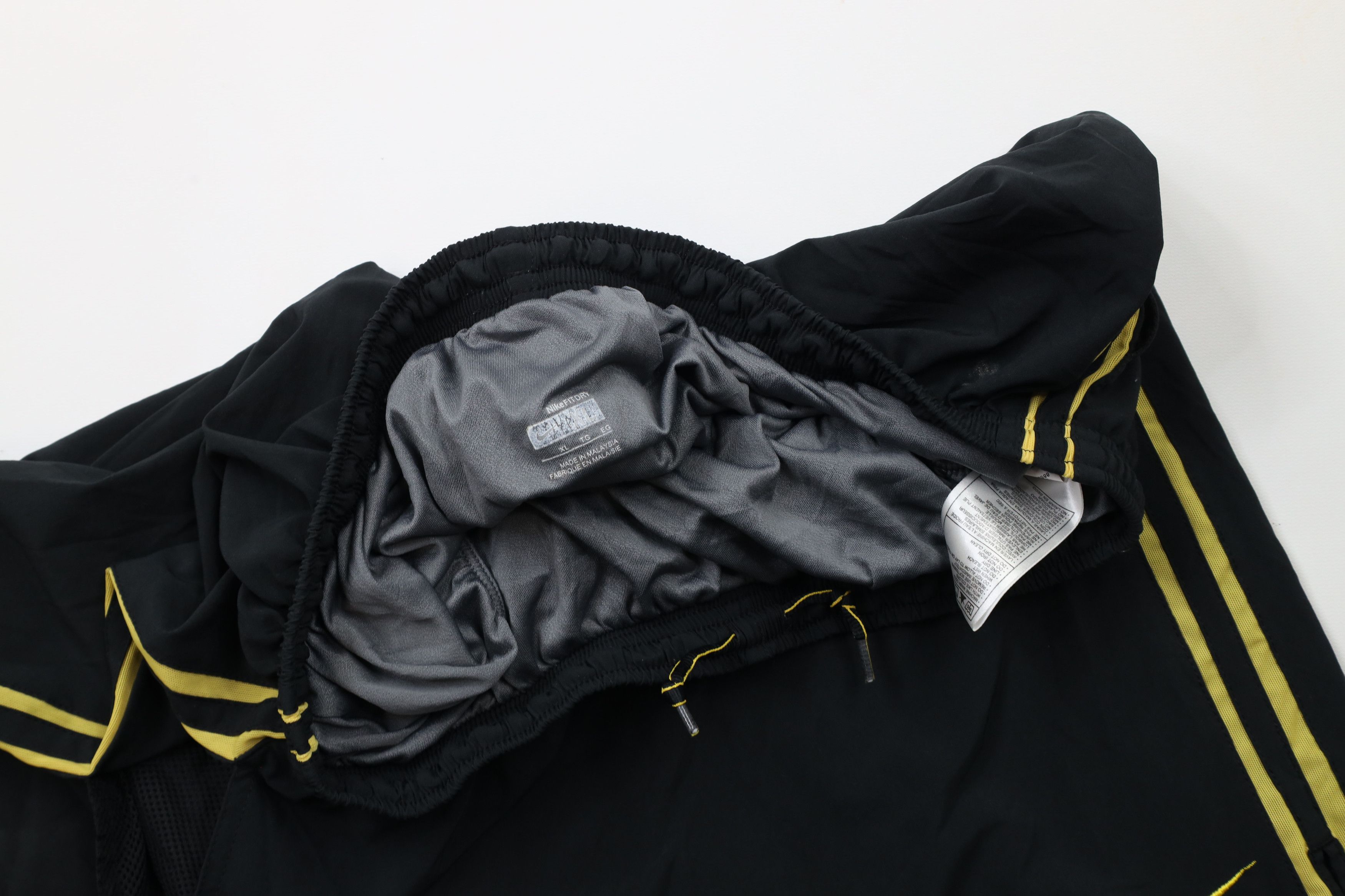 Nike × Vintage Vintage Nike Livestrong Mini Swoosh Striped Lined Shorts Size US 36 / EU 52 - 9 Thumbnail