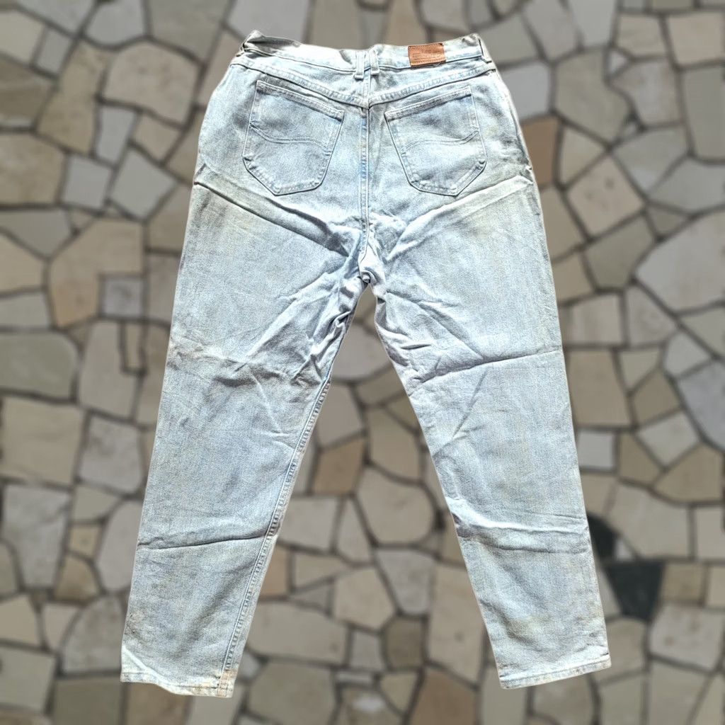 Lee VINTAGE Lee Jeans W32 L30 - Lee Men’s Jeans W32 L30, Straight, 100% Cotton Denim, Light Blue, Vintage Size US 32 / EU 48 - 1 Thumbnail