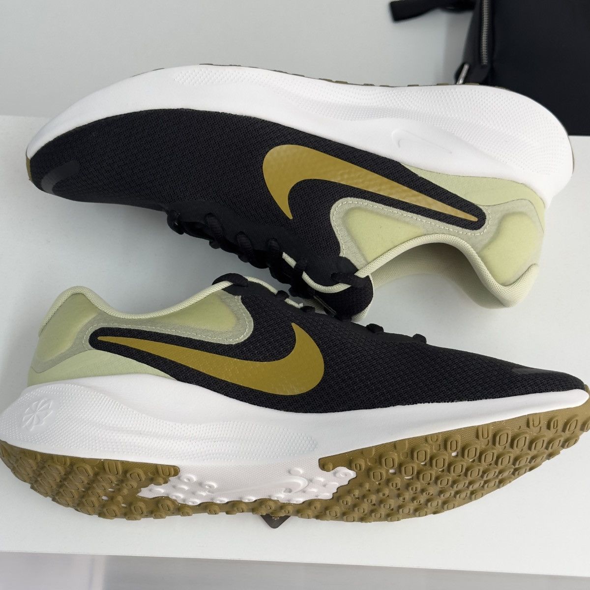 Original Nike Revolution FB2207-006 US 10 EU 44