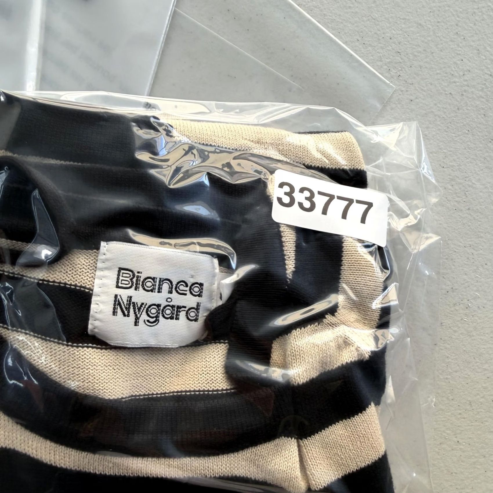 Vintage VINTAGE Bianca Nygard Shirt Womens S Black Beige Striped Raglan Boat Neck Shirt Size S / US 4 / IT 40 - 8 Thumbnail