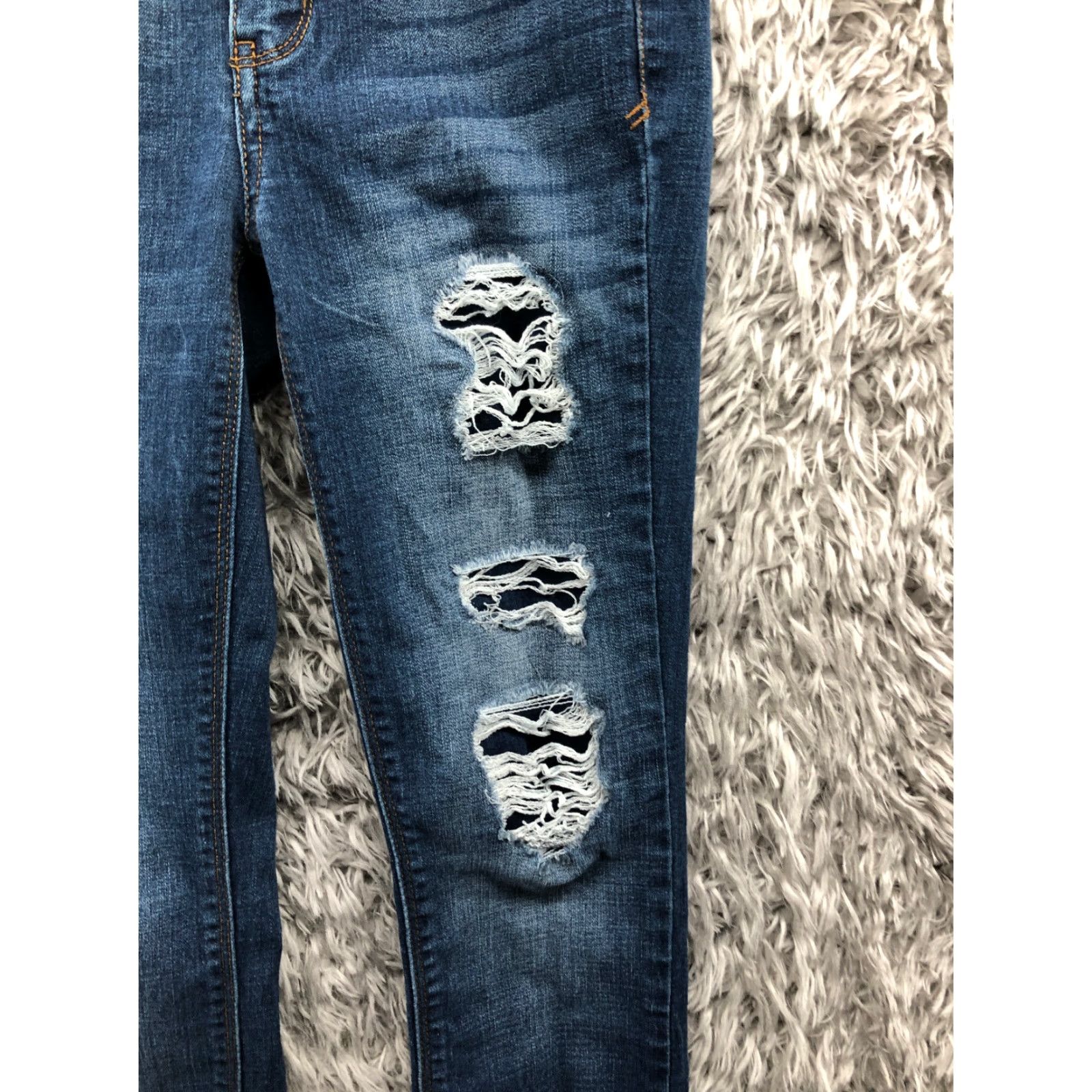 Denime Mudd Skinny Jeans Size 3 Juniors Mid Rise Dark Wash Blue Denim Distressed Size 26" / US 2 / IT 38 - 6 Thumbnail