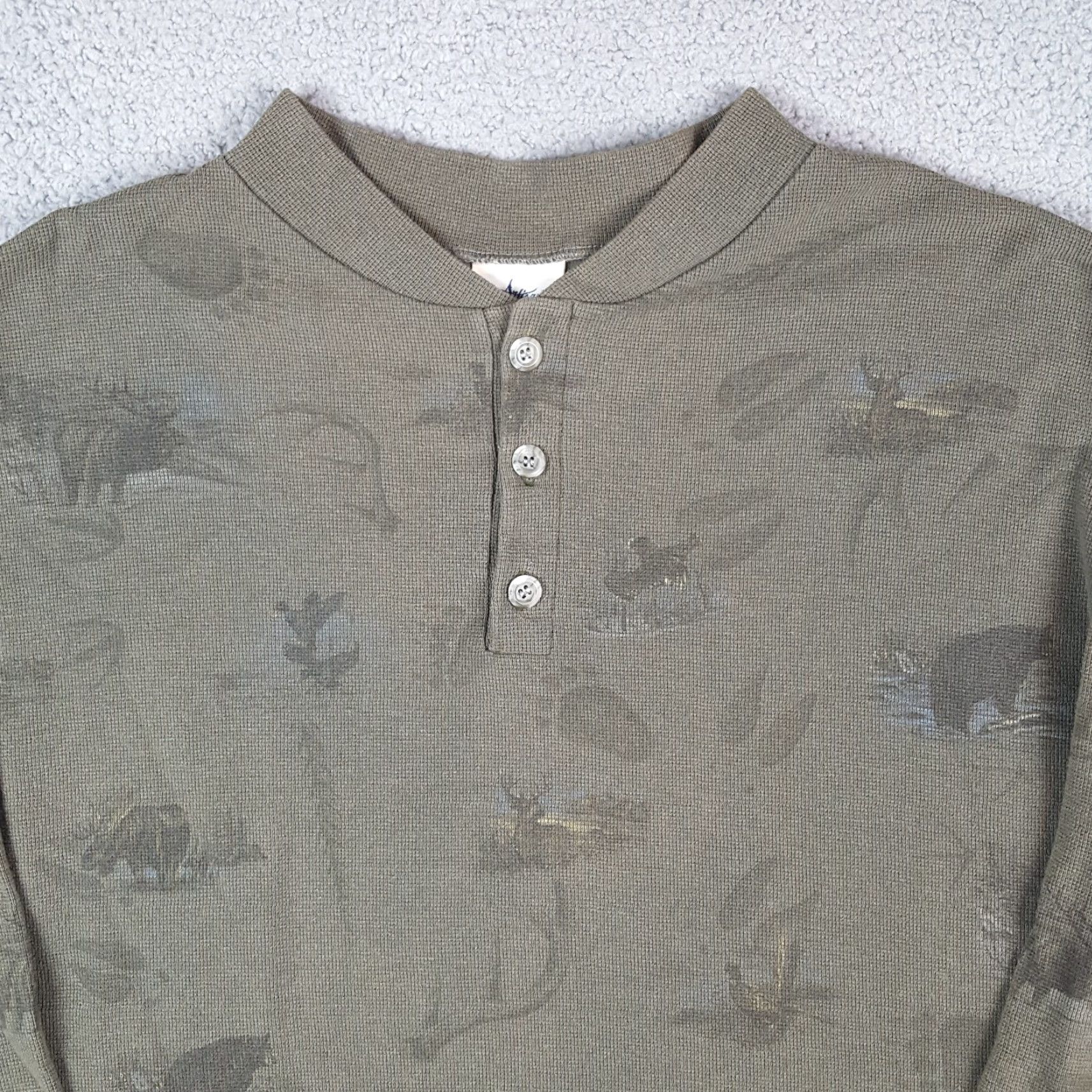 Vintage VINTAGE Sunschein Designs Hunting AOP Knit Thermal Henley T-Shirt Mens 2XL Green Bear Moose 90s T Shirt Size US XXL / EU 58 / 5 - 2 Thumbnail