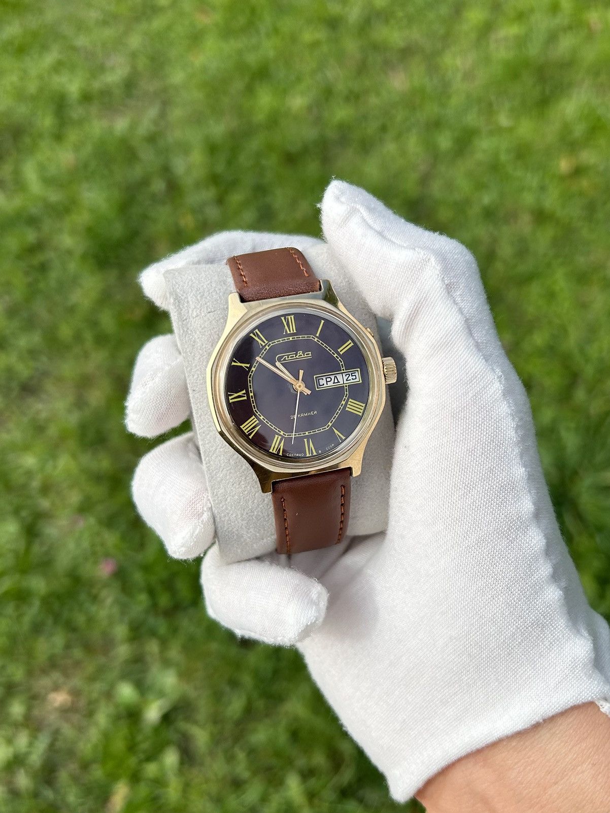 Vintage Vintage Watch Slava Mechanical Made in USSR Authentic 1980s Size ONE SIZE - 4 Thumbnail
