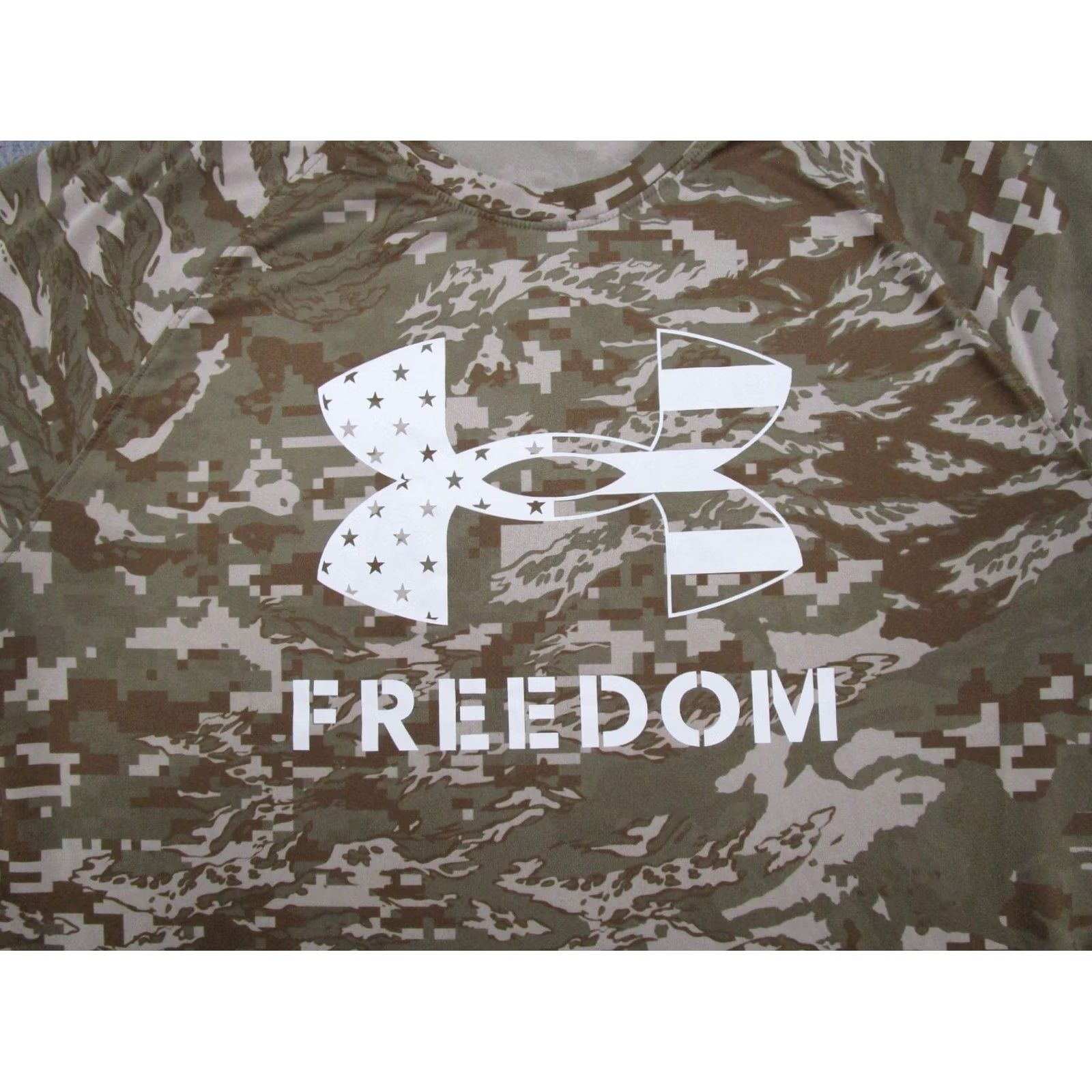 Under Armour Under Armour Freedom Camo Short Sleeve Shirt Mens XL Activewear Military Camouflage Logo Breathable T-Shirt 2020s Mens Size US XL / EU 56 / 4 - 2 Thumbnail