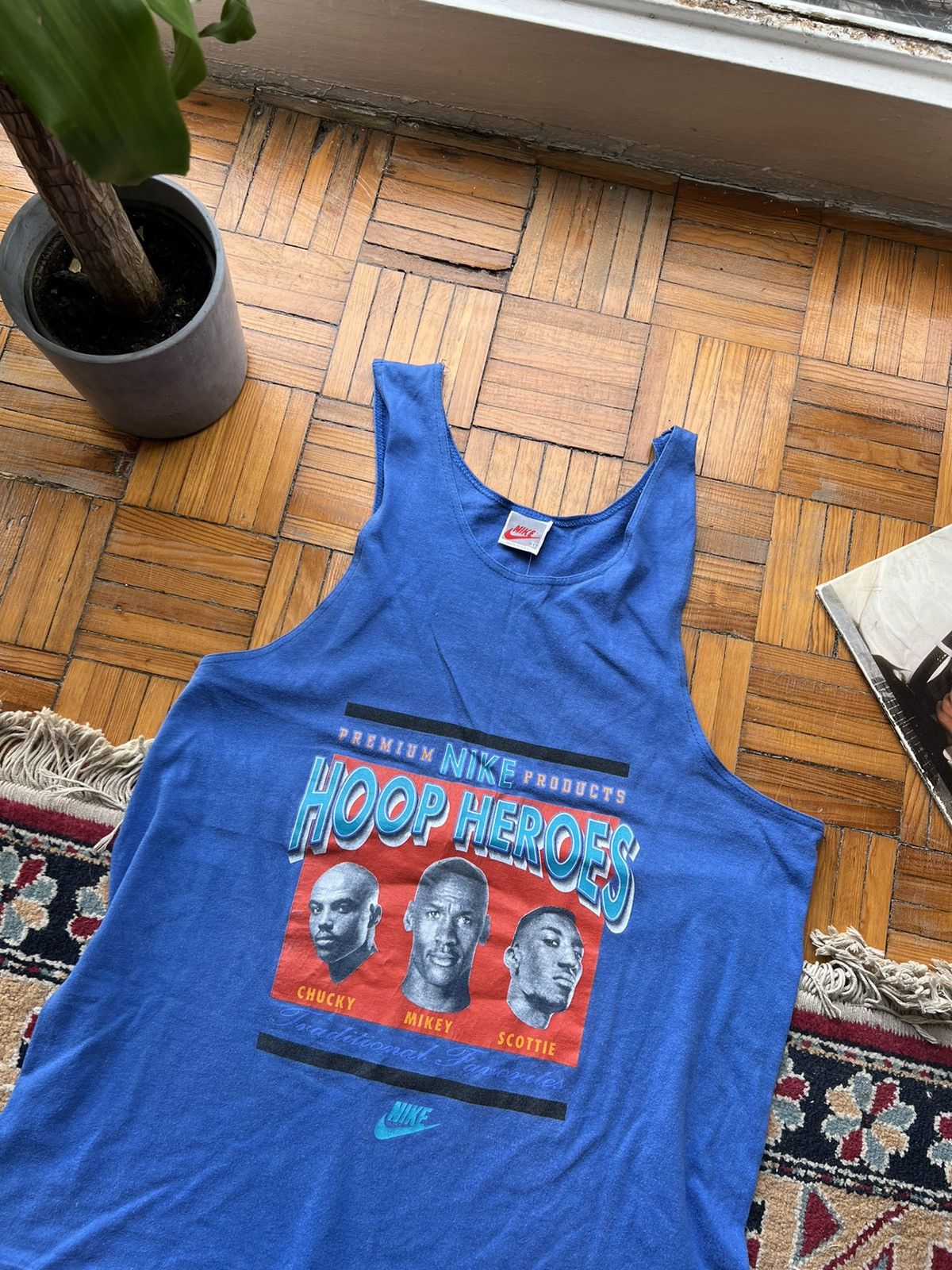 image of NBA x Nike 90's Nike Hoop Heroes Chucky Mikey Scottie Single Stitch Tee in Blue, Men's (Size Medium