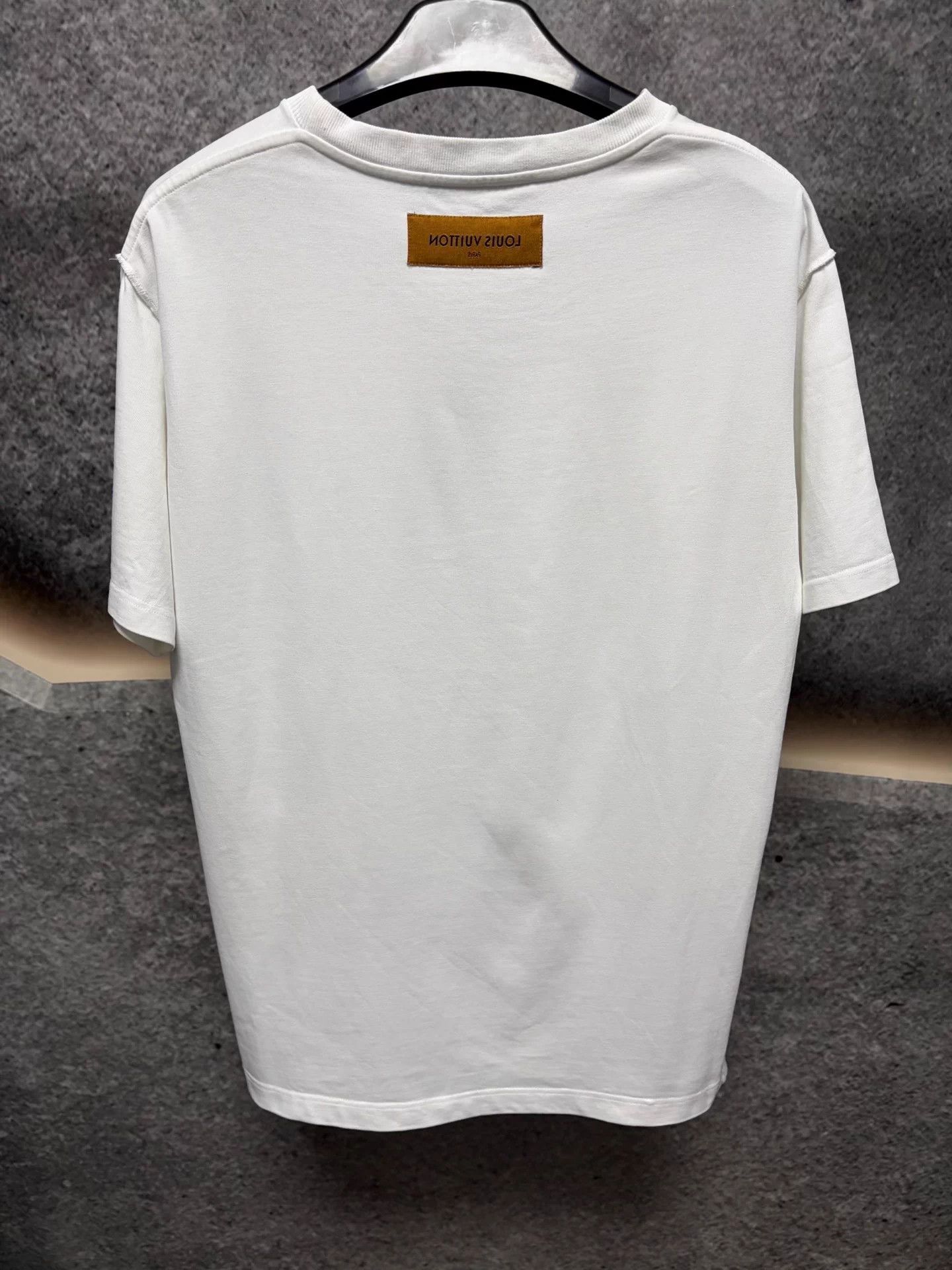 Louis Vuitton LV white short sleeve L waterdrop pendant embroidery Size US L / EU 52-54 / 3 - 2 Thumbnail