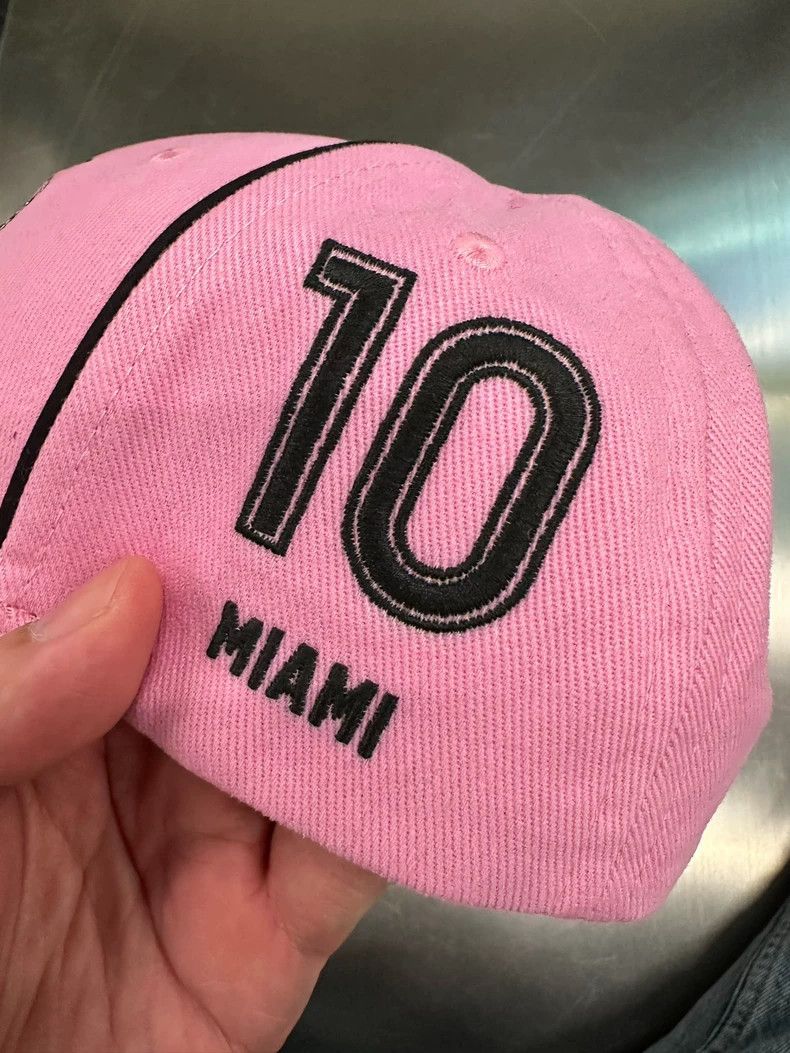 Balenciaga Balenciaga Miami Pink Manchester United Emblem Hat Curved Size ONE SIZE - 3 Thumbnail