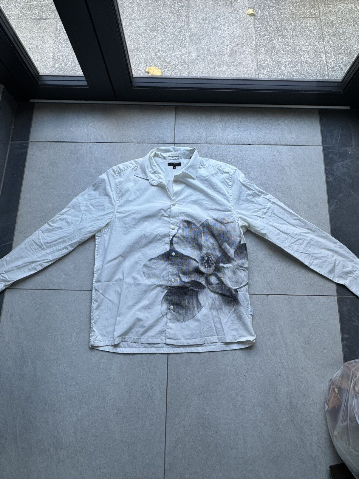 Ted Baker Shirt ted baker flower print monochromatic luxury Size US M / EU 48-50 / 2 - 2 Thumbnail