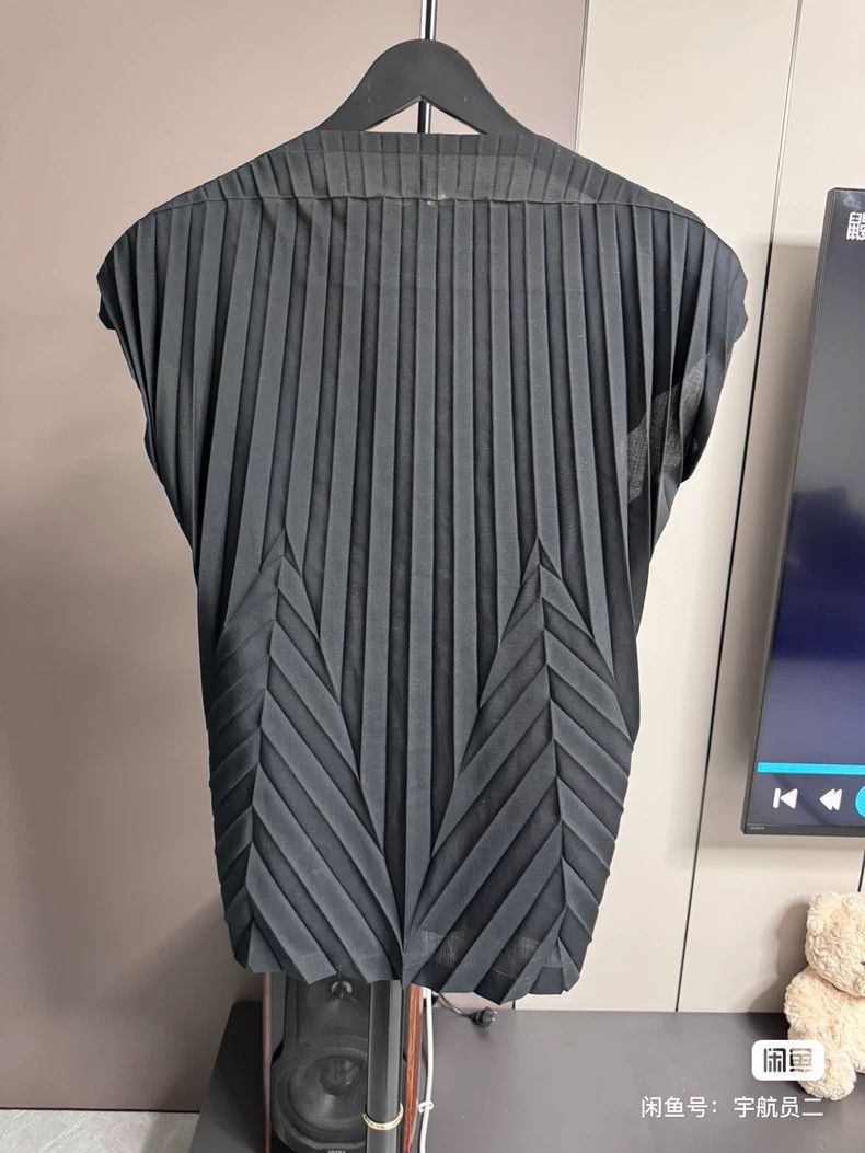 Issey Miyake issey miyake size:one size Origami short sleeves 2505-Next Size XXS / US 00 / IT 34 - 3 Thumbnail