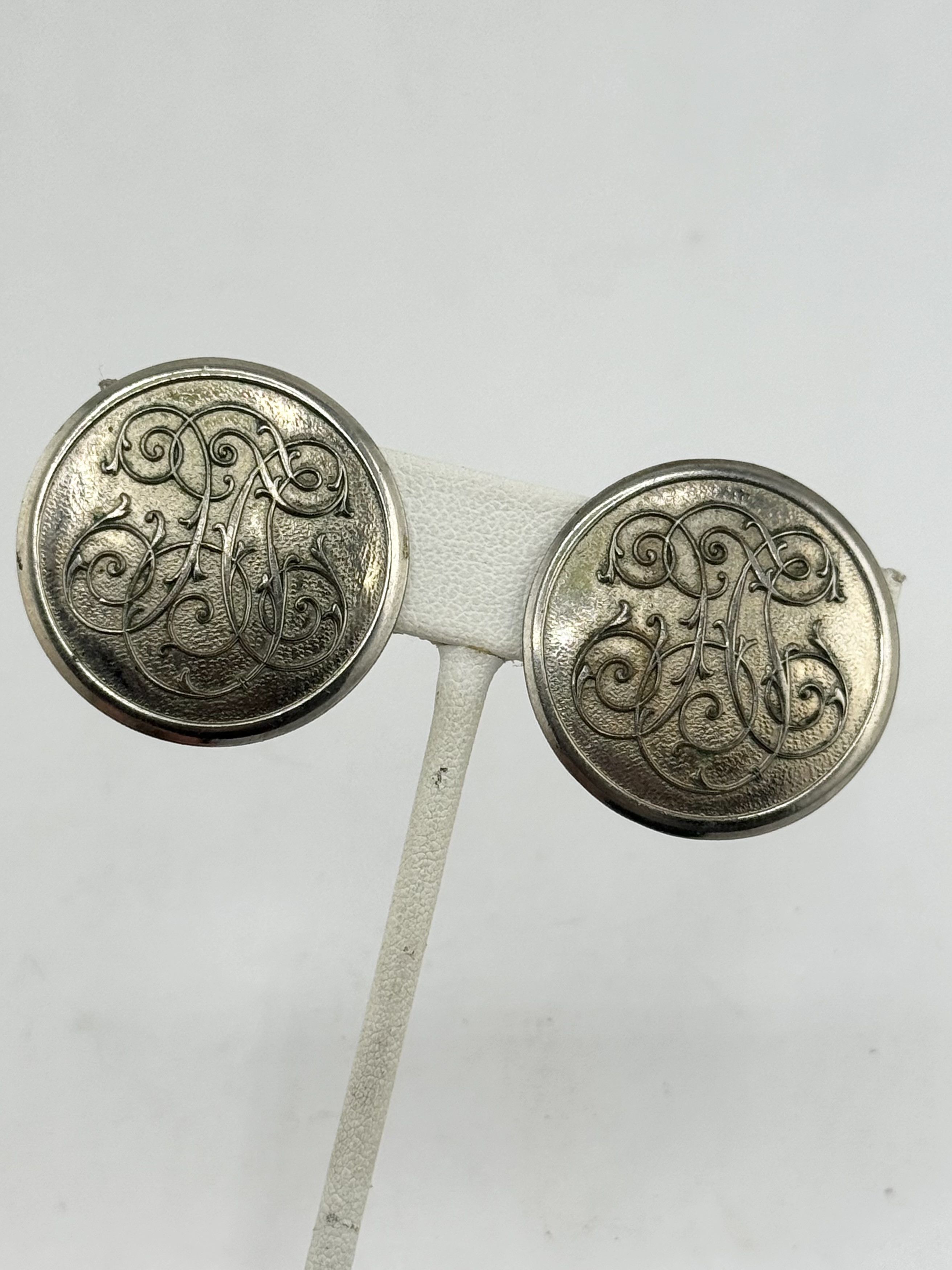 Vintage Vintage monogram design circle clip on earrings Size ONE SIZE - 2 Thumbnail