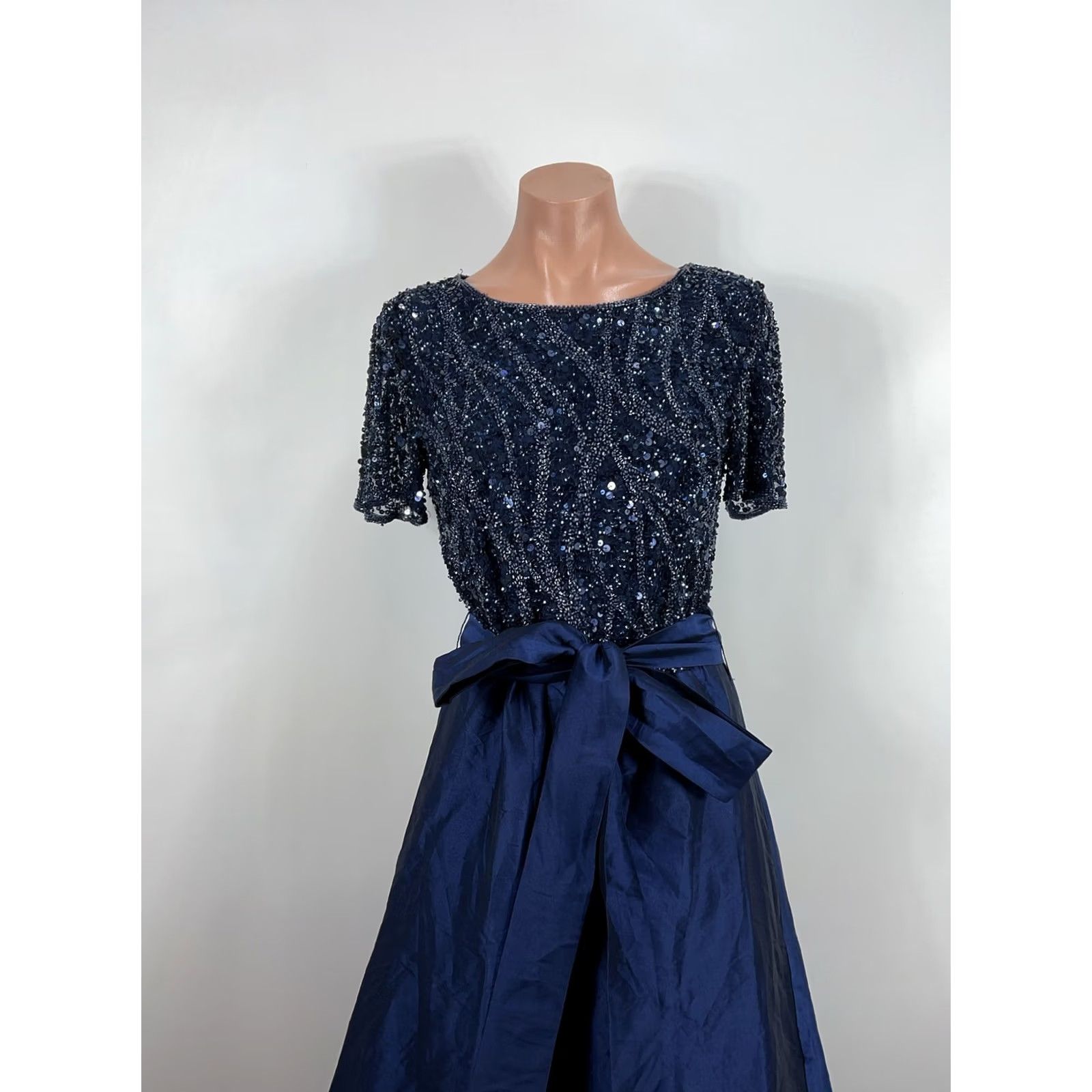 Vintage VINTAGE Pisarro Nights Sequin Bodice Gown Navy Blue Ball Gown Maxi Dress Womens SZ 8 Slim Fit & Flare Satin Cap Sleeve Crew Neck NWT Size M / US 6-8 / IT 42-44 - 3 Thumbnail