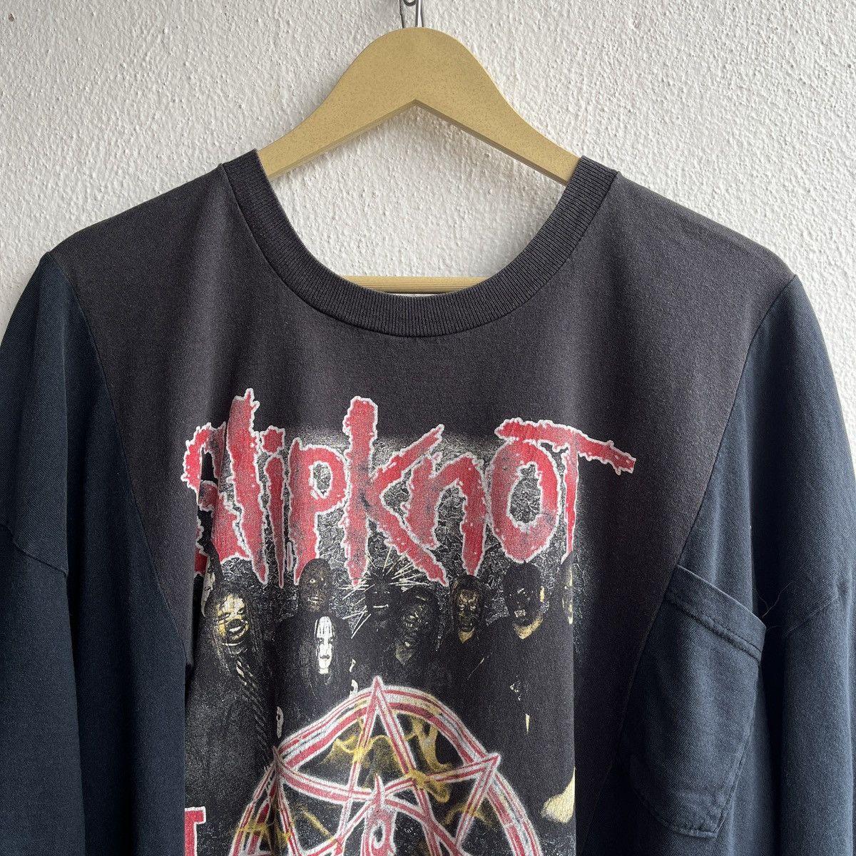 Slipknot VINTAGE CUSTOM SLIPKNOT TOUR 2005 FRONT BACK PRINTED TSHIRT Size US XL / EU 56 / 4 - 18 Thumbnail