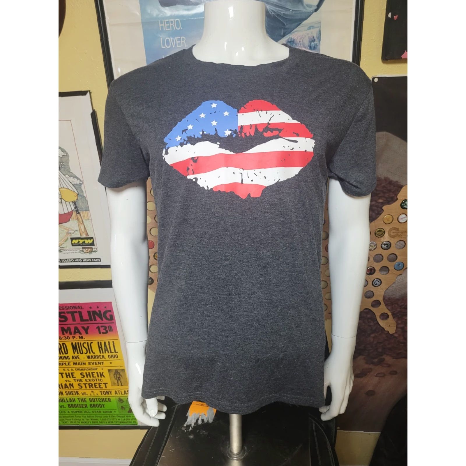 Vintage Retro USA Lips Logo T Shirt Large Nice Gray Cotton Blend Unbranded Unisex Adults Short Sleeve Crew Neck Graphic Tee USA Pattern Solid - Size US L / EU 52-54 / 3 - 2 Thumbnail