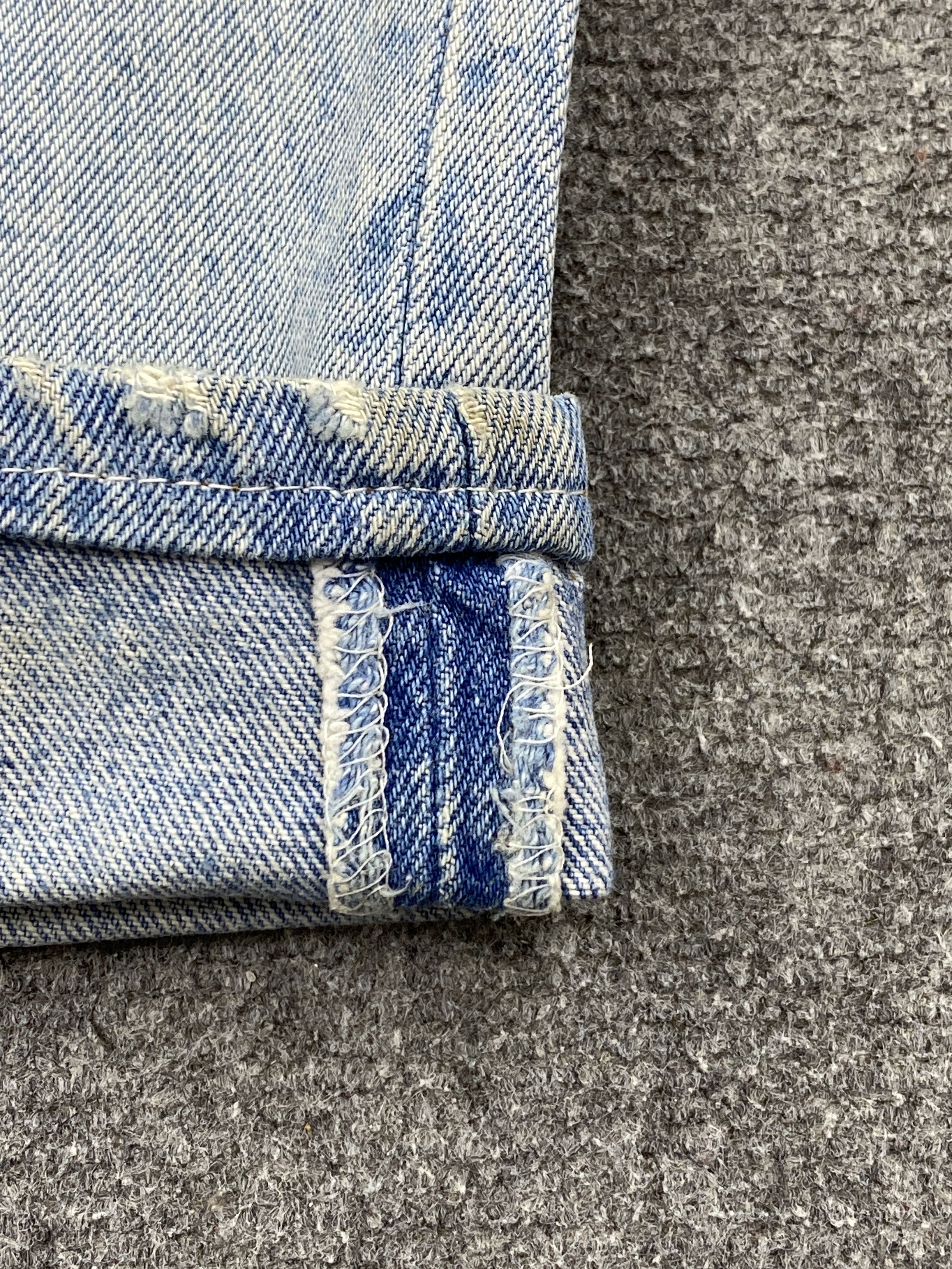 Levi's Vintage Levis 501 Light Blue Wash Denim DP2808 Size US 33 - 13 Thumbnail