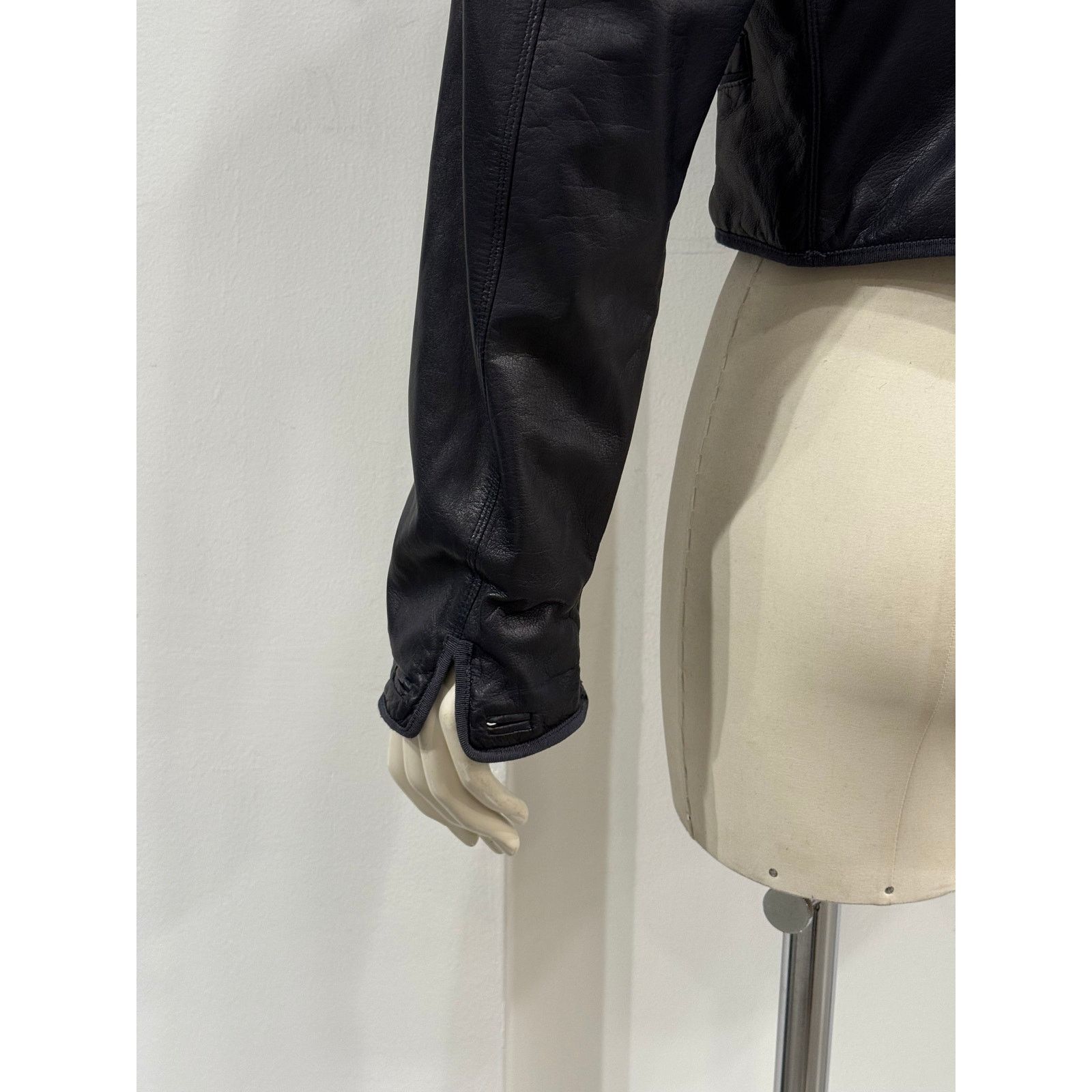 Versace 1980s Gianni Versace suspended shoulders leather jacket Size S / US 4 / IT 40 - 7 Thumbnail