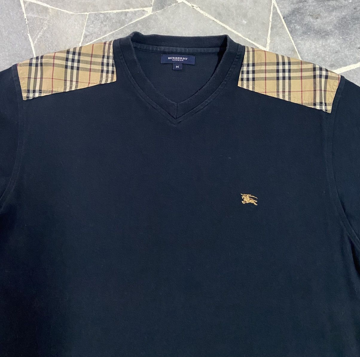 Burberry Burberry London Shoulder Patch T-Shirt Size US M / EU 48-50 / 2 - 8 Thumbnail