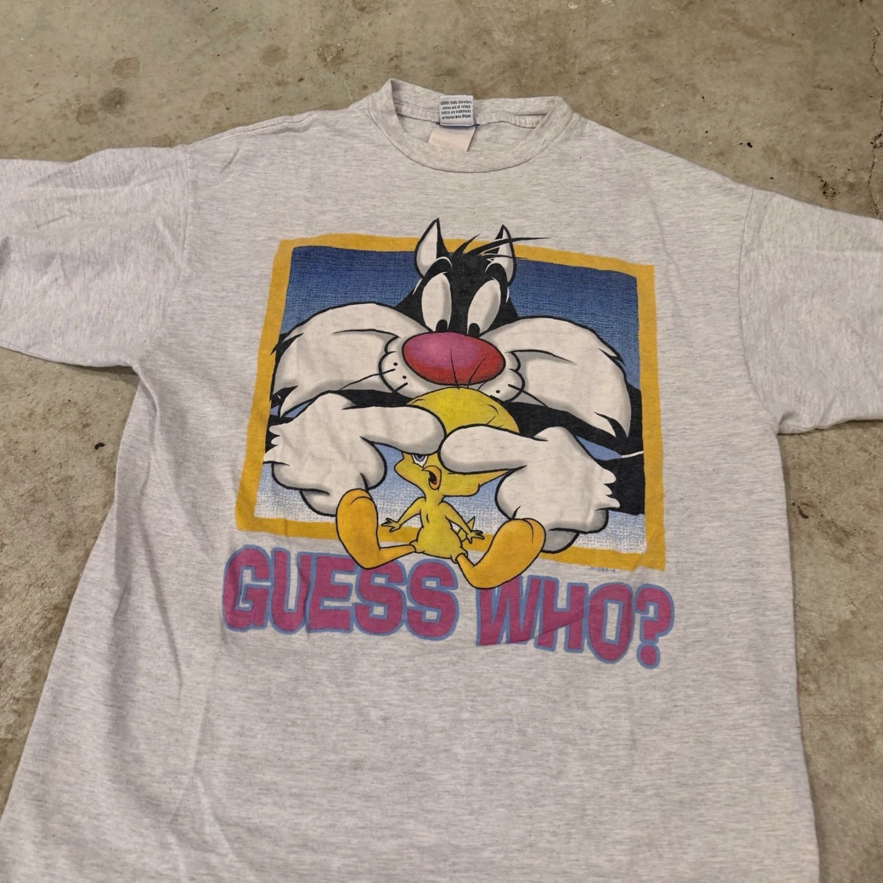 Vintage VINTAGE Looney Tunes T-Shirt XL Gray Crew Neck Short Sleeve Graphic Tee Sylvester & Tweety Boy Mens 90s Guess Who Size US XL / EU 56 / 4 - 5 Thumbnail