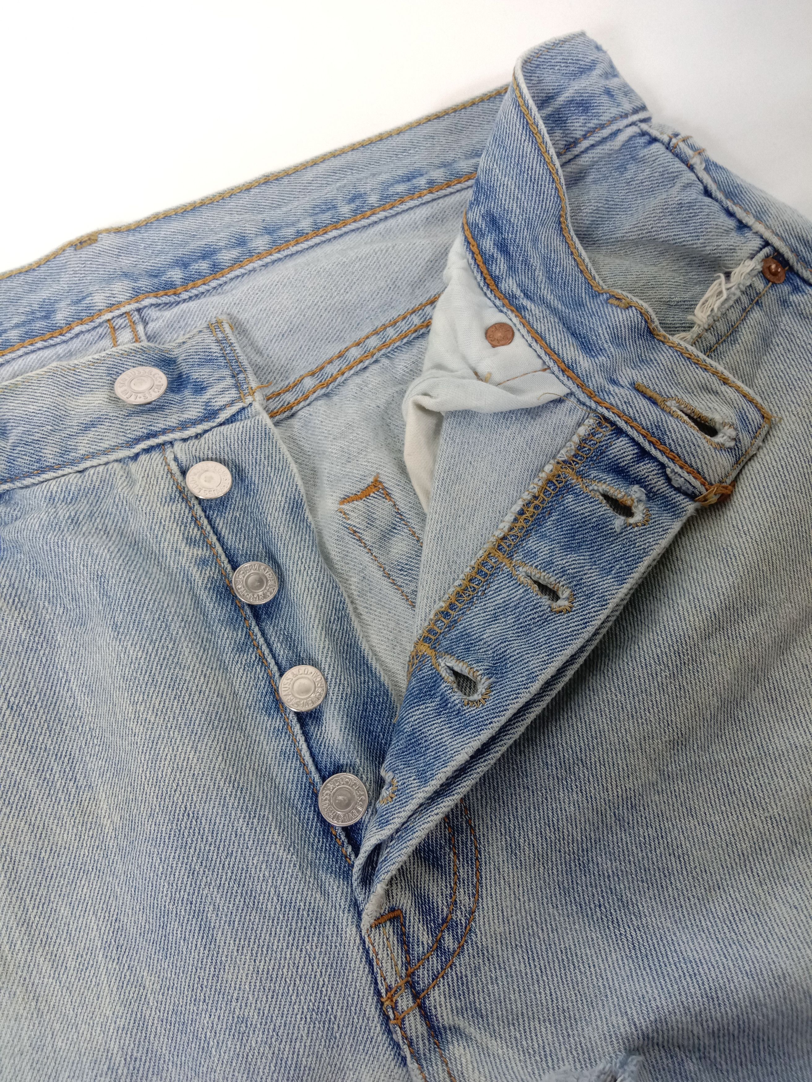 Levi's Vintage Levi's 501 Jeans Light Wash Distressed Denim Size US 31 - 9 Thumbnail
