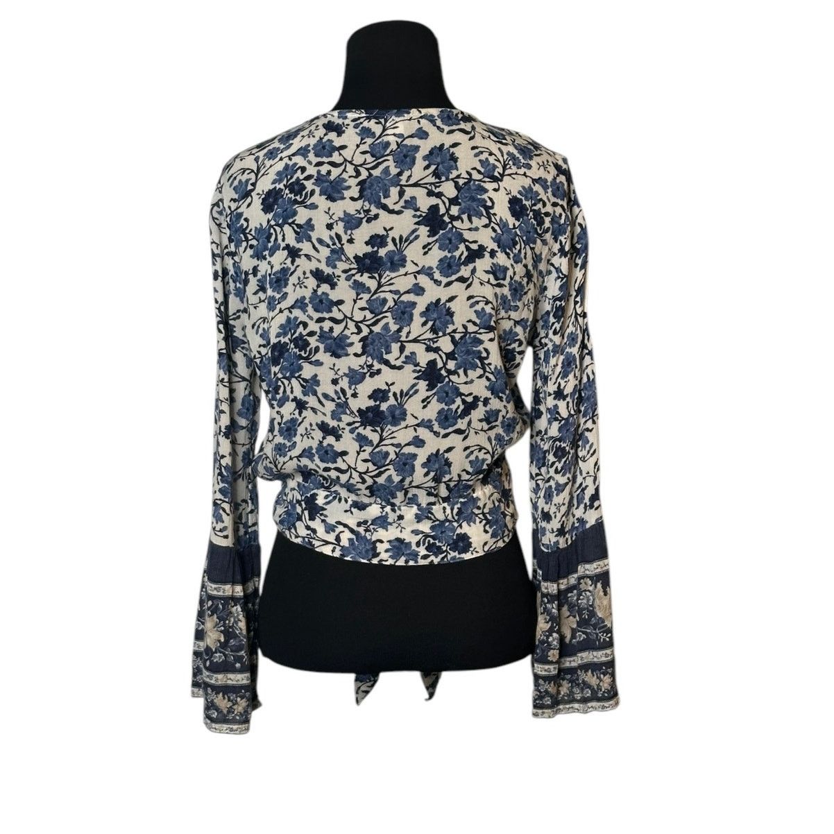 American Eagle Outfitters American Eagle white blue floral crop boho top size XS Size XS / US 0-2 / IT 36-38 - 2 Thumbnail