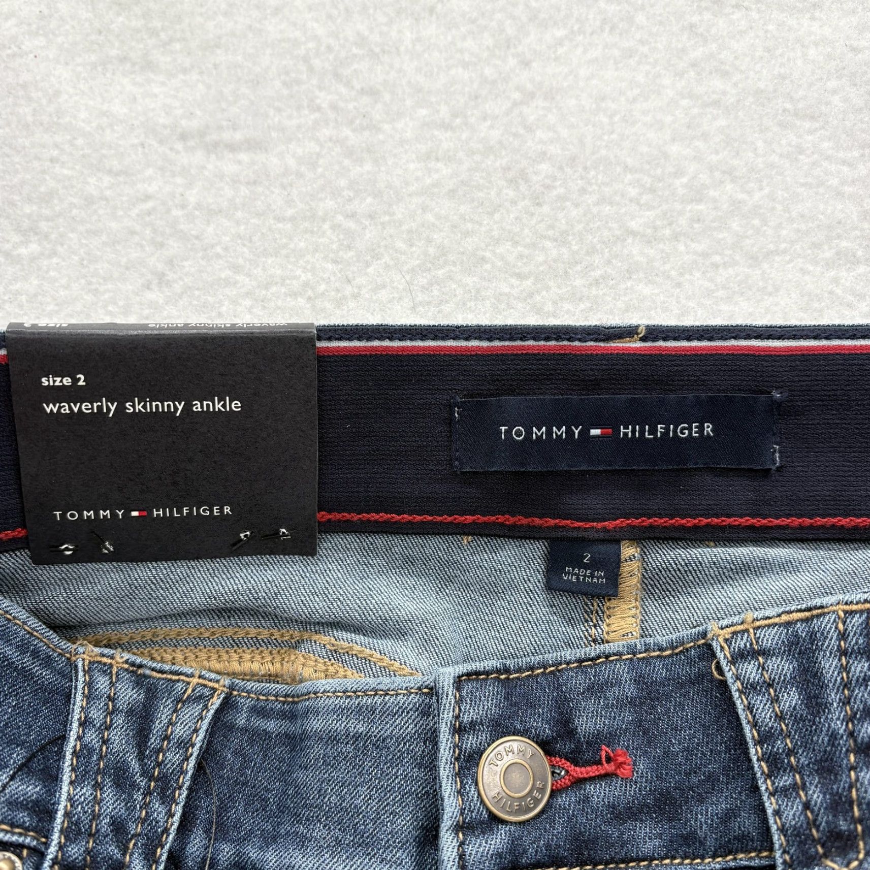 Tommy Hilfiger Tommy Hilfiger Waverly Skinny Jeans Womens 2 Blue Medium Wash NWT Size 26" / US 2 / IT 38 - 4 Thumbnail