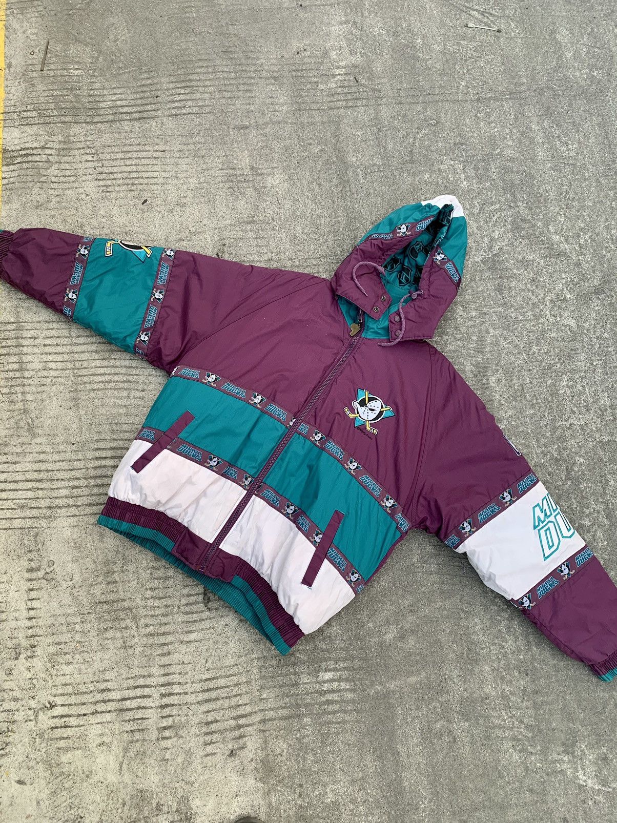 Pro Player Pro player mighty ducks 90s Size US XL / EU 56 / 4 - 1 Thumbnail