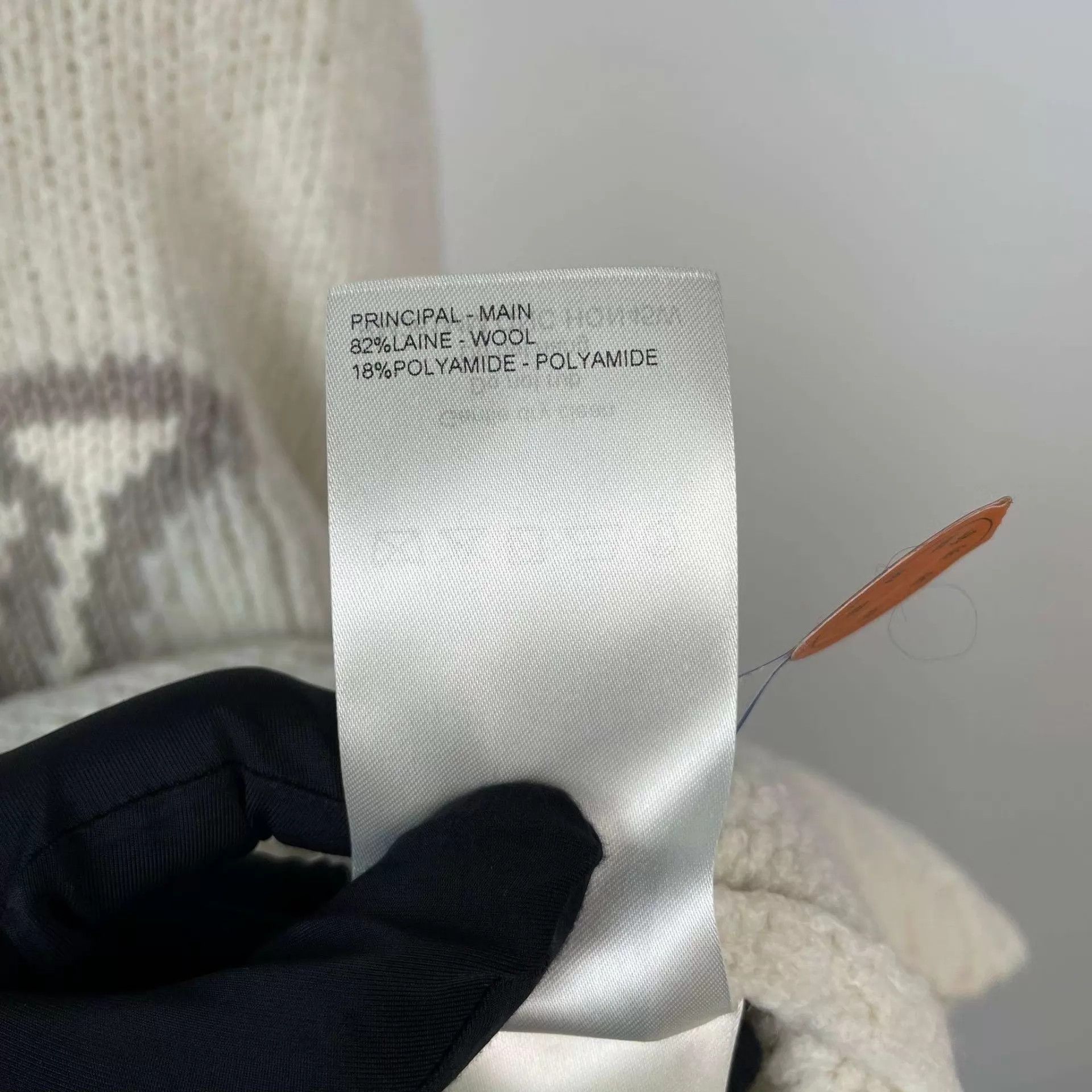 Louis Vuitton LV big logo white cashmere sweatshirt new with tags Size US XS / EU 42 / 0 - 6 Thumbnail