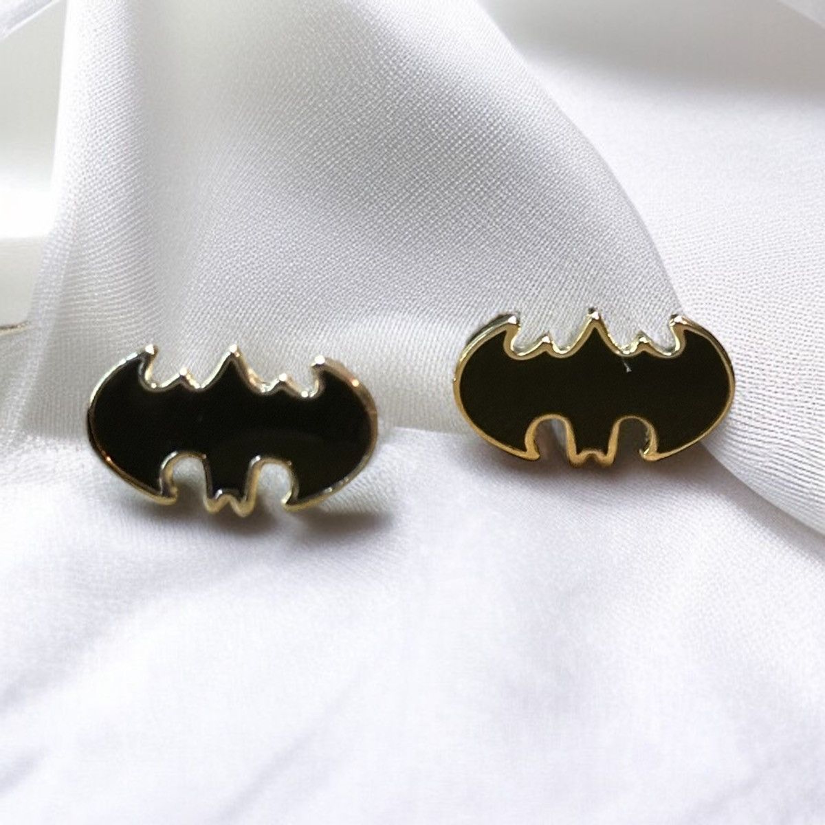 DC Comics DC enamel Batman post earrings Size ONE SIZE - 1 Thumbnail