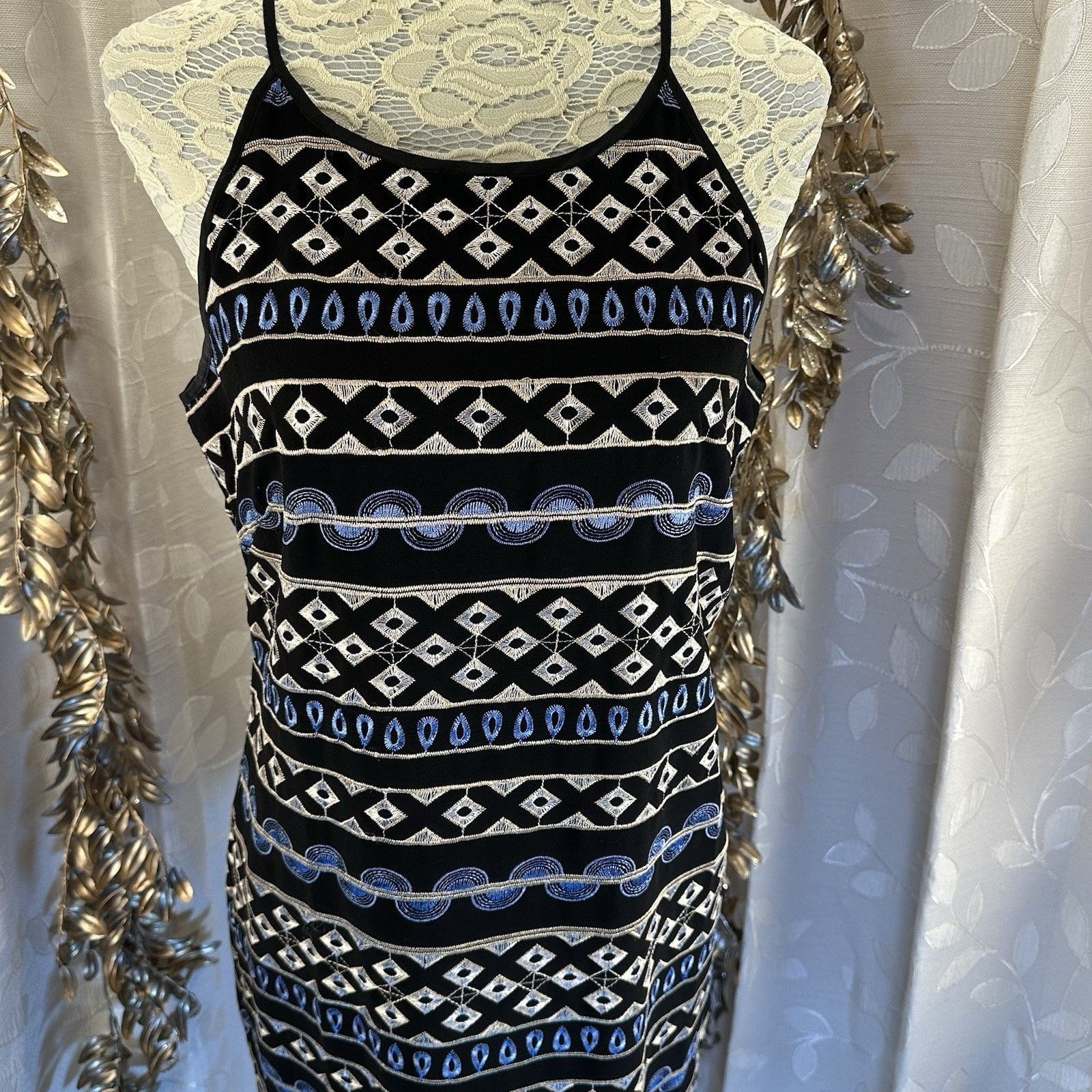 White House Black Market White House Black Market Size 10 Black Aztec Shift Dress Size L / US 10 / IT 46 - 6 Thumbnail