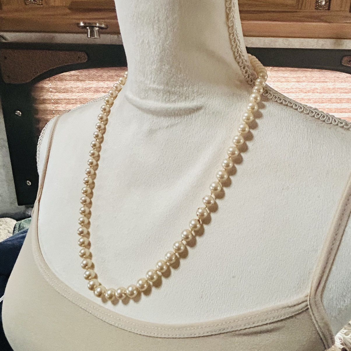 Vintage Vintage hand knotted 8mm cream glass pearl necklace Size ONE SIZE - 3 Thumbnail