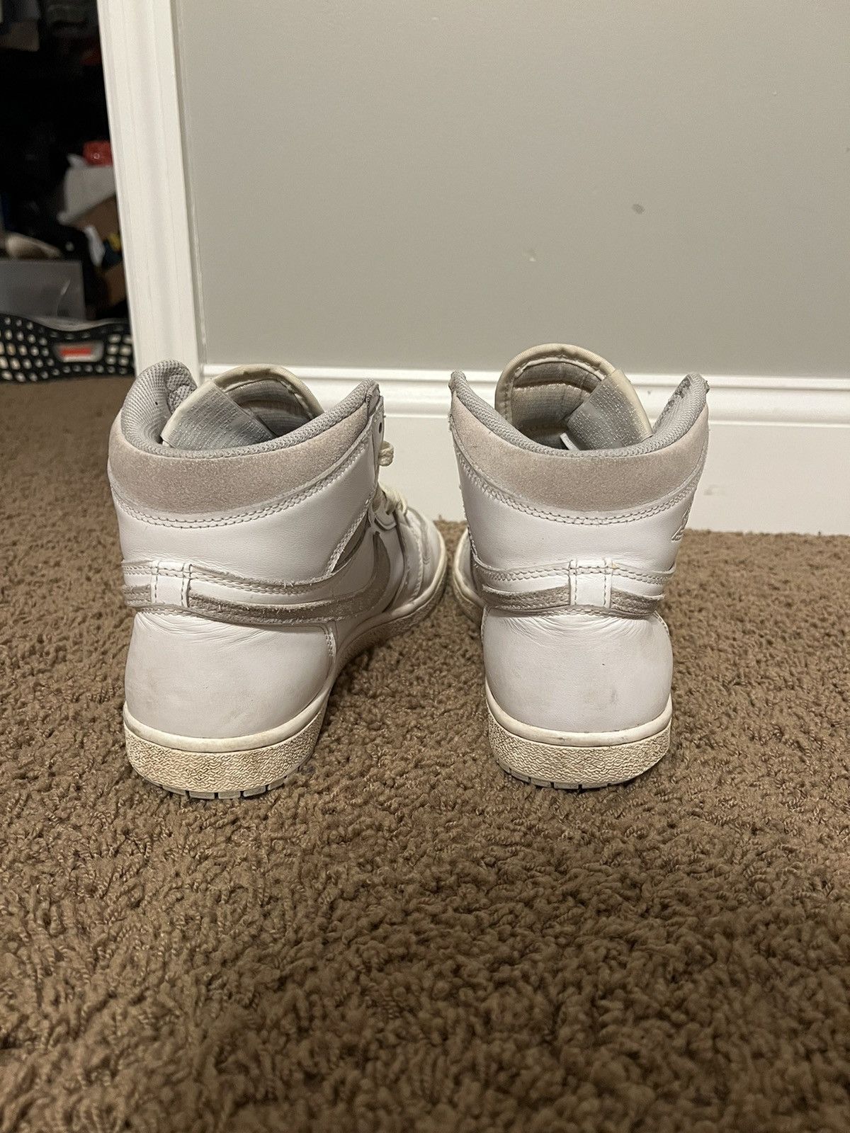 Jordan Brand × Nike Jordan 1 High Neutral Grey Size 10.5 Size US 10.5 / EU 43-44 - 4 Thumbnail
