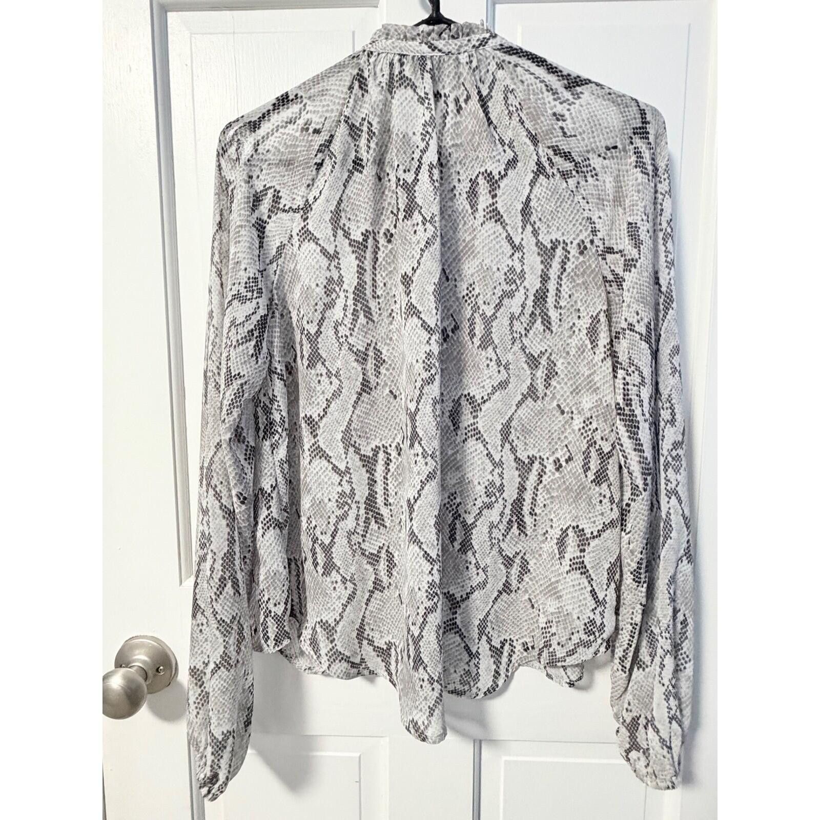 Express Express Blouse Womens Small Grey Snakeskin Ruffle Neck Size S / US 4 / IT 40 - 4 Thumbnail