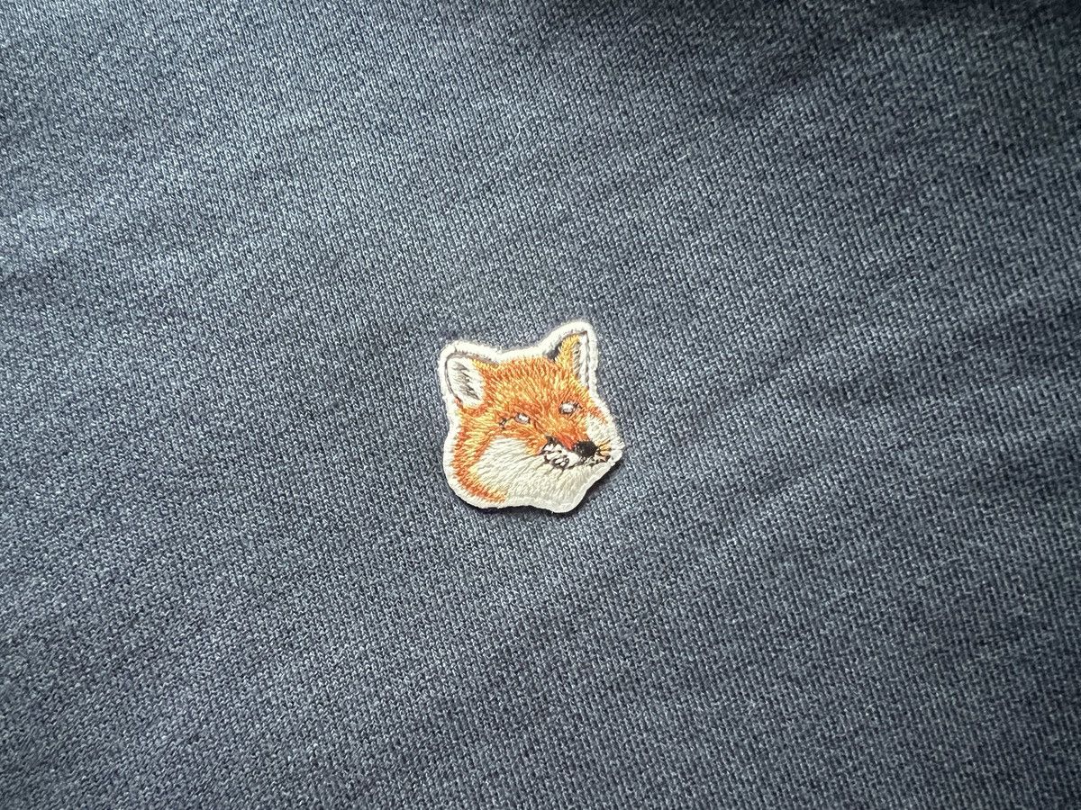 Maison Kitsune Maison Kitsune : Sweater One Point Logo Embroider Size US M / EU 48-50 / 2 - 3 Thumbnail