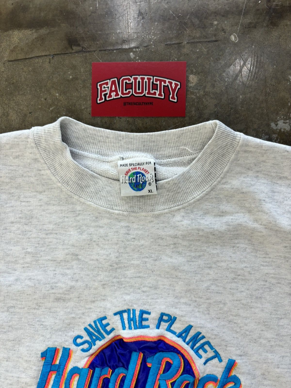 Hard Rock Cafe × Vintage Vintage Hard Rock Cafe Singapore Save the Planet Logo Crew Size US XL / EU 56 / 4 - 3 Thumbnail