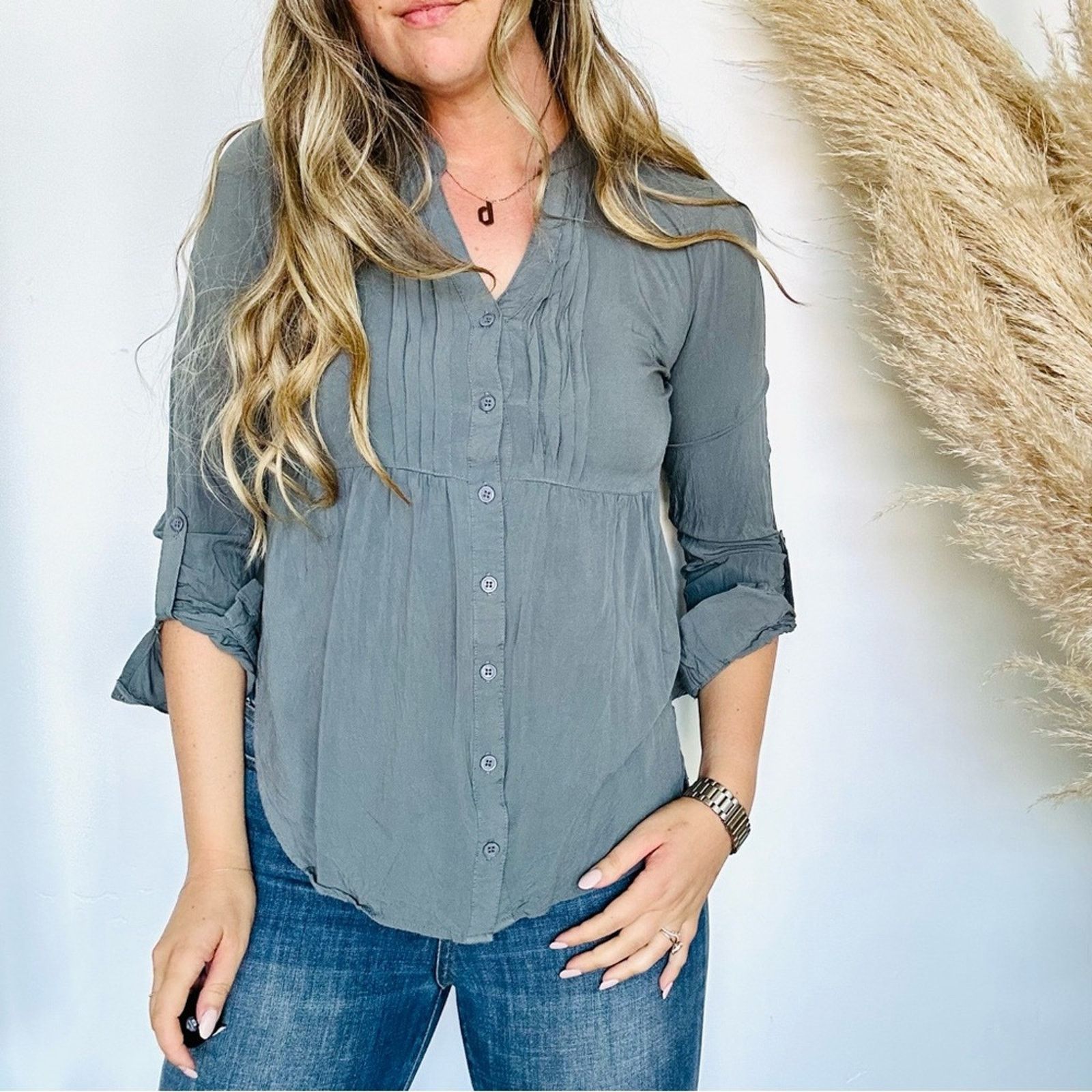 Nordstrom NORDSTROM FIRST LOVE Charcoal Grey Button Tab Blouse Shirt Size M / US 6-8 / IT 42-44 - 1 Thumbnail