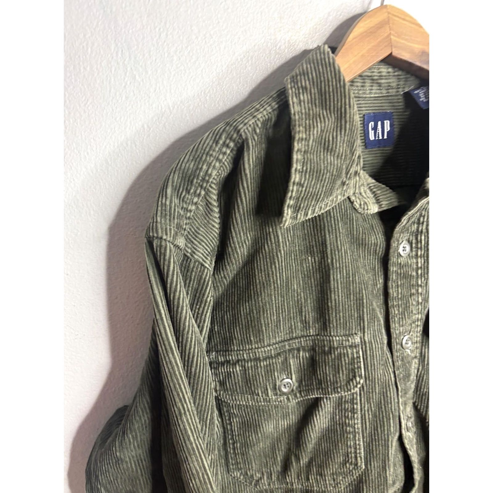 Gap Gap Mens Corduroy Shirt Long Sleeve Button-Up with Pockets Green Corduroy M Regular Button Front Casual Size US M / EU 48-50 / 2 - 2 Thumbnail