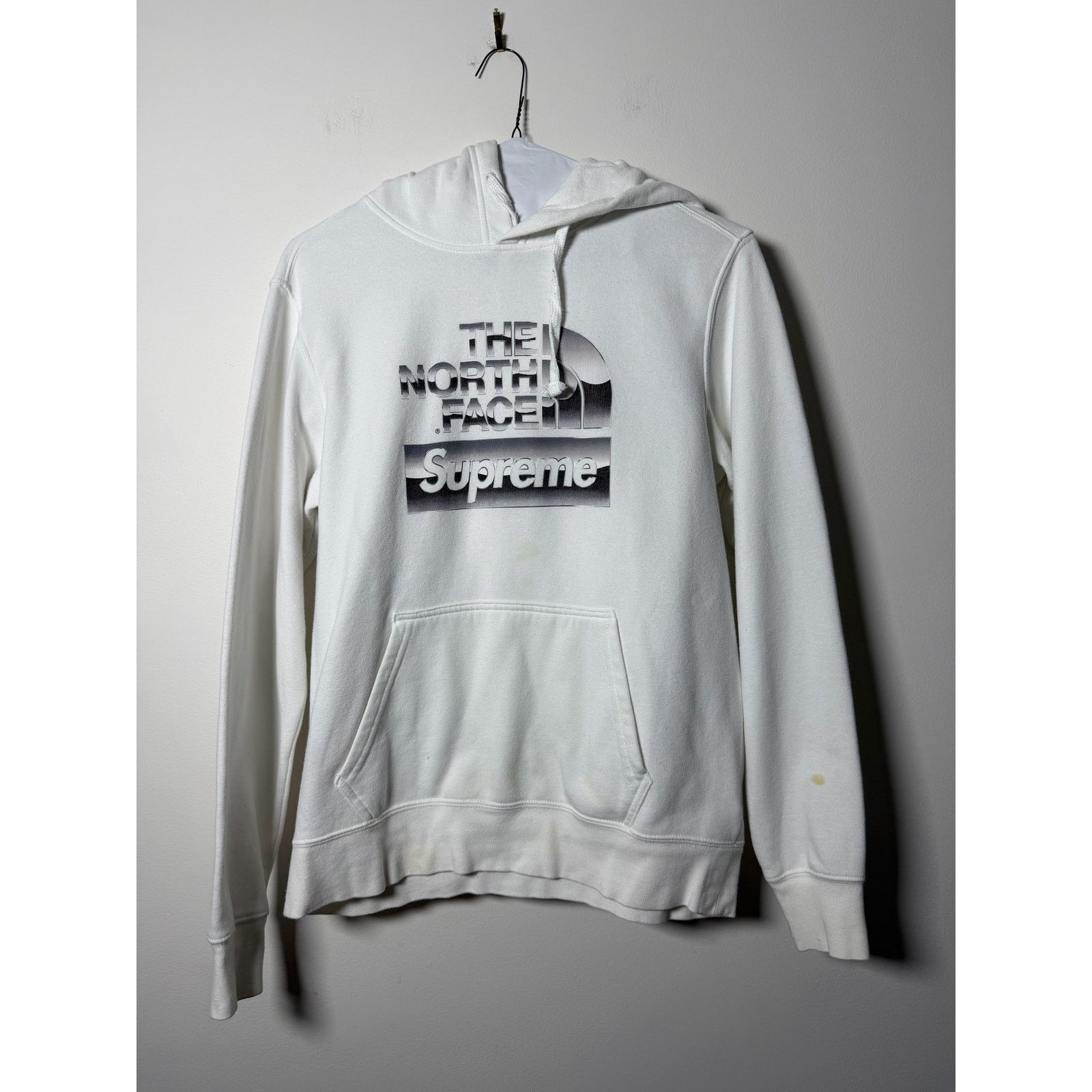 Supreme supreme x the north face metallic logo hoodie Size US S / EU 44-46 / 1 - 1 Thumbnail