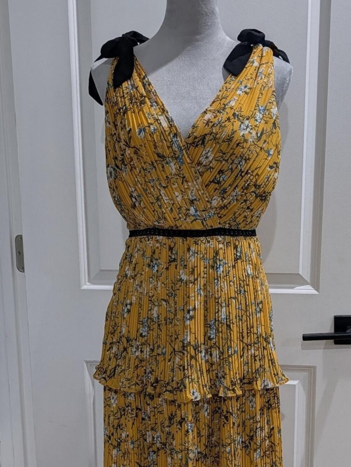 Lulus Lulu's Yellow Floral Pleated Tiered Maxi Dress Size S / US 4 / IT 40 - 2 Thumbnail