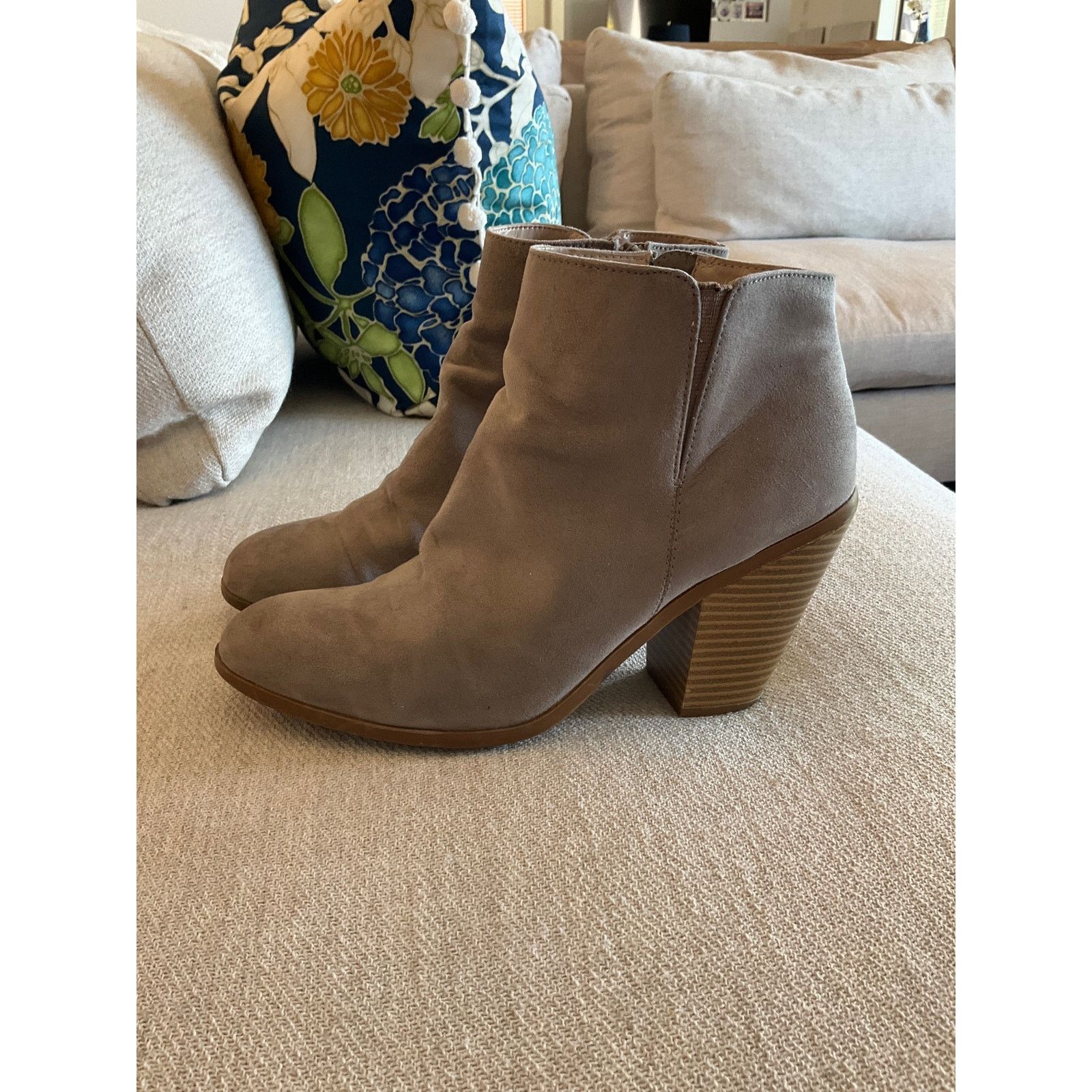 Banana Republic Womens’ Banana Republic booties, 9 Size US 9 / IT 39 - 1 Thumbnail