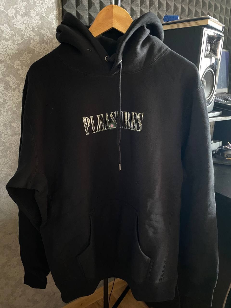Playboy × Pleasures Pleasures x Playboy VVS Hoodie Size US L / EU 52-54 / 3 - 1 Thumbnail
