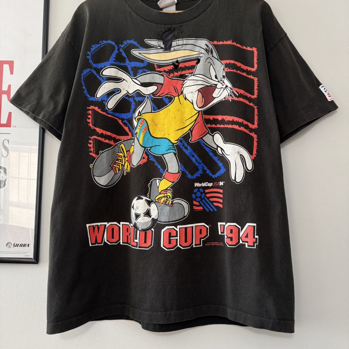 Vintage VINTAGE 1994 WORLD CUP BUGS BUNNY LOONEY TUNES TEE Size US L / EU 52-54 / 3 - 3 Thumbnail