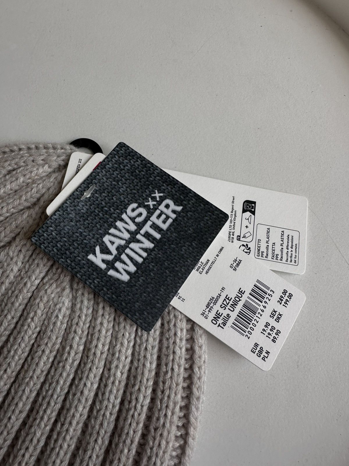 Kaws × Uniqlo Uniqlo x KAWS Heat Tech Beanie Size ONE SIZE - 4 Thumbnail