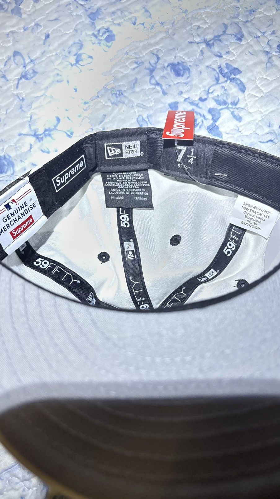 New Era × New York Yankees × Supreme MLB Teams Box Logo Fitted Hat, Snow Camo (7 1/4) [F/W 2025] Size ONE SIZE - 9 Thumbnail