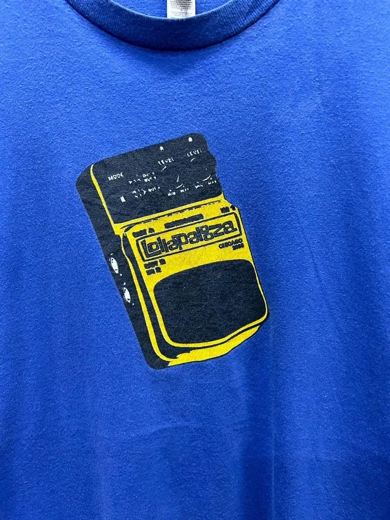 Vintage Vintage 2000s Lollapalooza tshirt size M Size US M / EU 48-50 / 2 - 3 Thumbnail