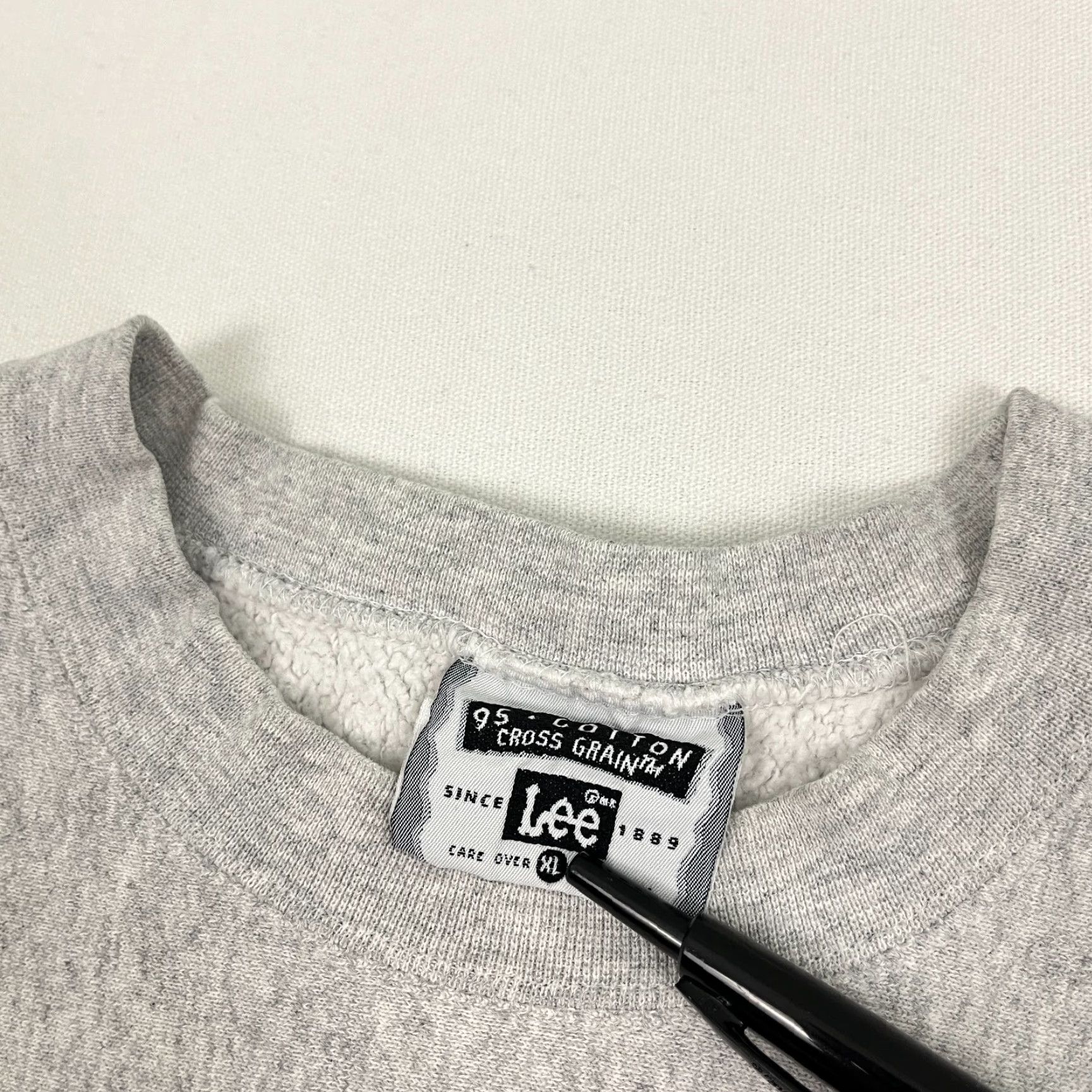 Lee VINTAGE Lee Sweatshirt Adult Mens XL Gray Embroidered Crewneck USA 90s Cross Grain Pullover Sweatshirt Mens XL Gray USA 90s Lee Embroidered Crew Neck Size US XL / EU 56 / 4 - 2 Thumbnail